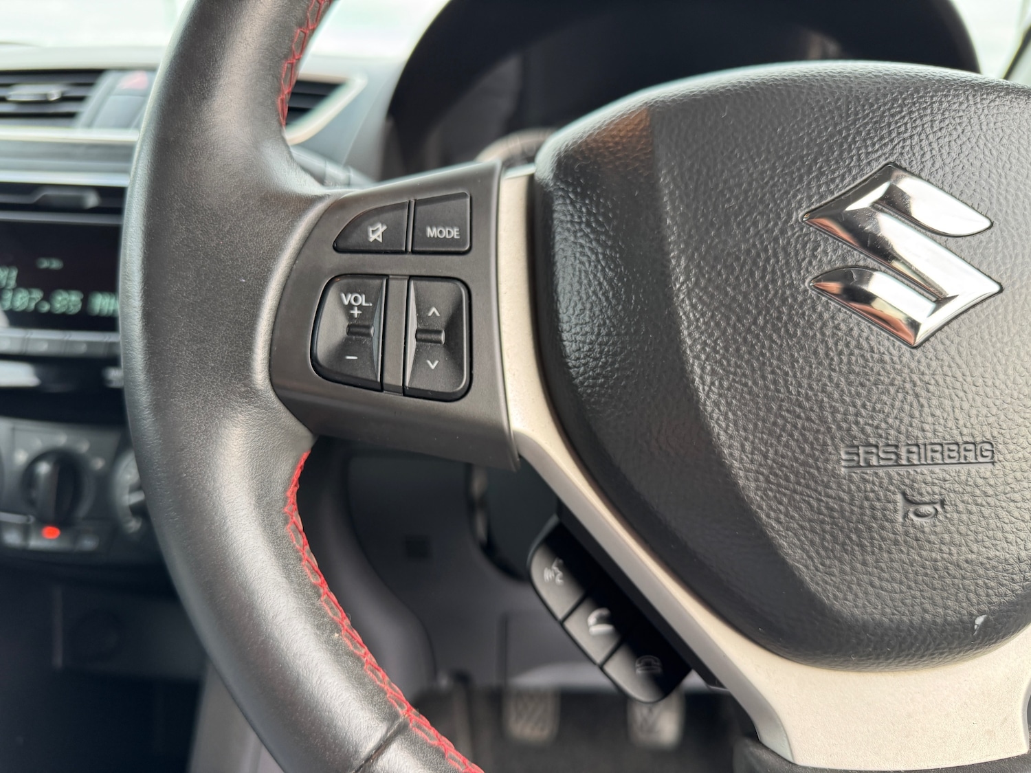 Used Suzuki Swift 2013 for sale - 77053739: Photo 35