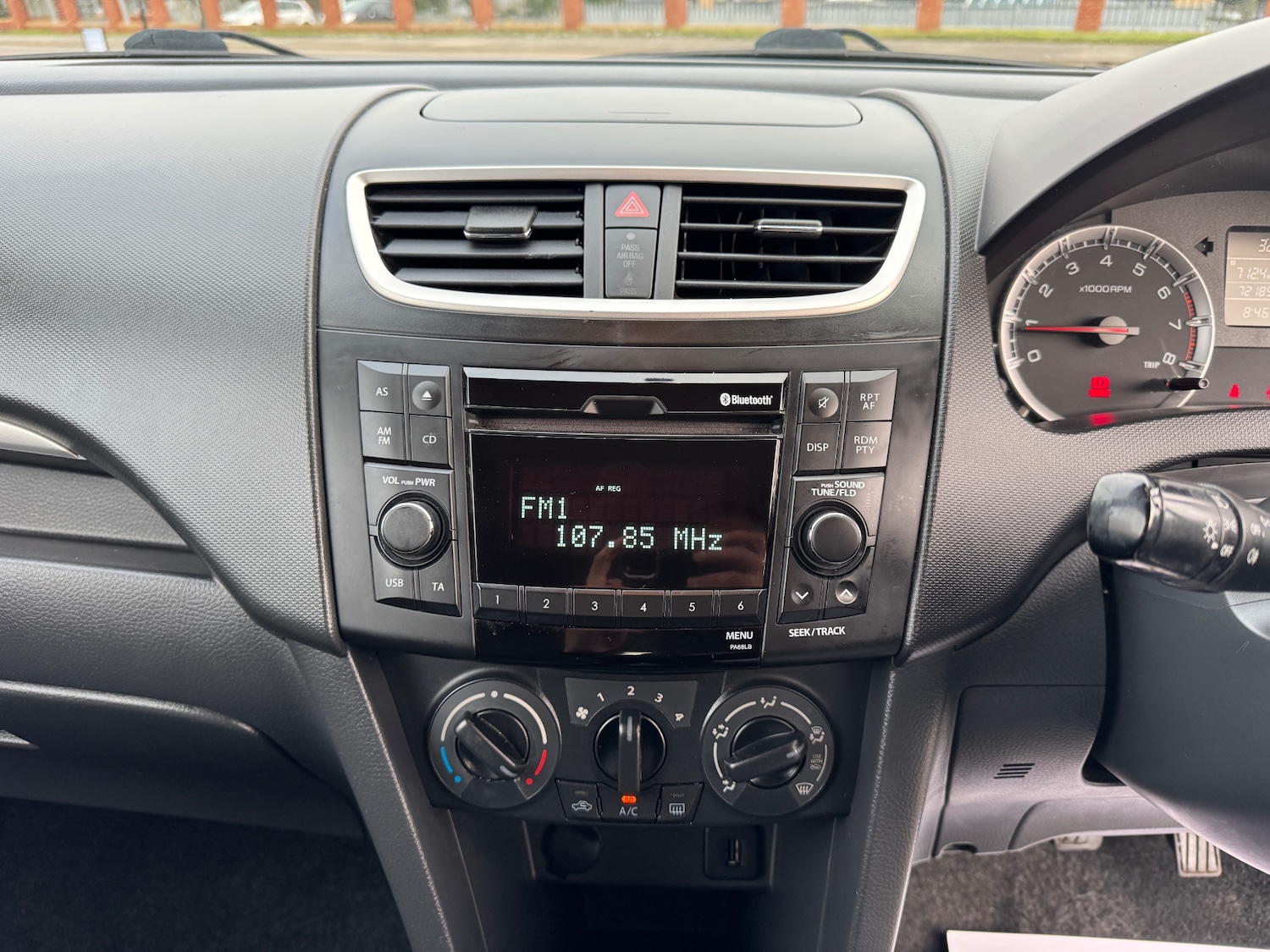 Used Suzuki Swift 2013 for sale - 77053739: Photo 37