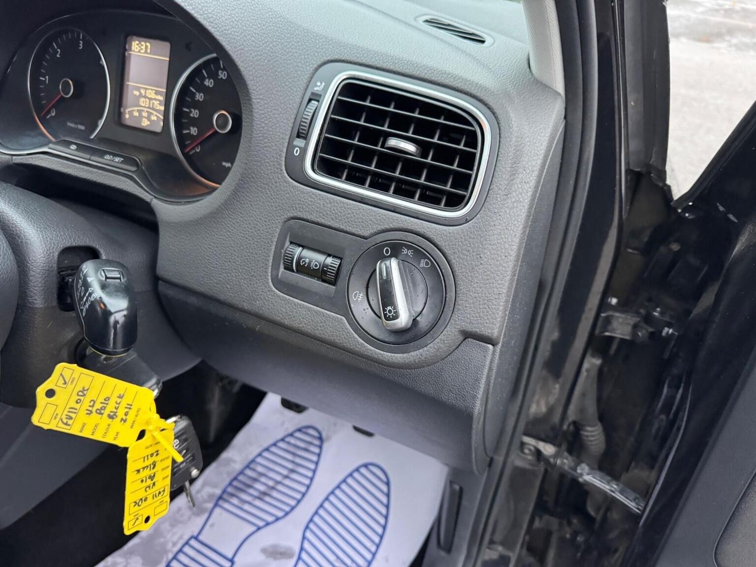 Used Volkswagen Polo 2011 for sale - 76576855: Photo 18