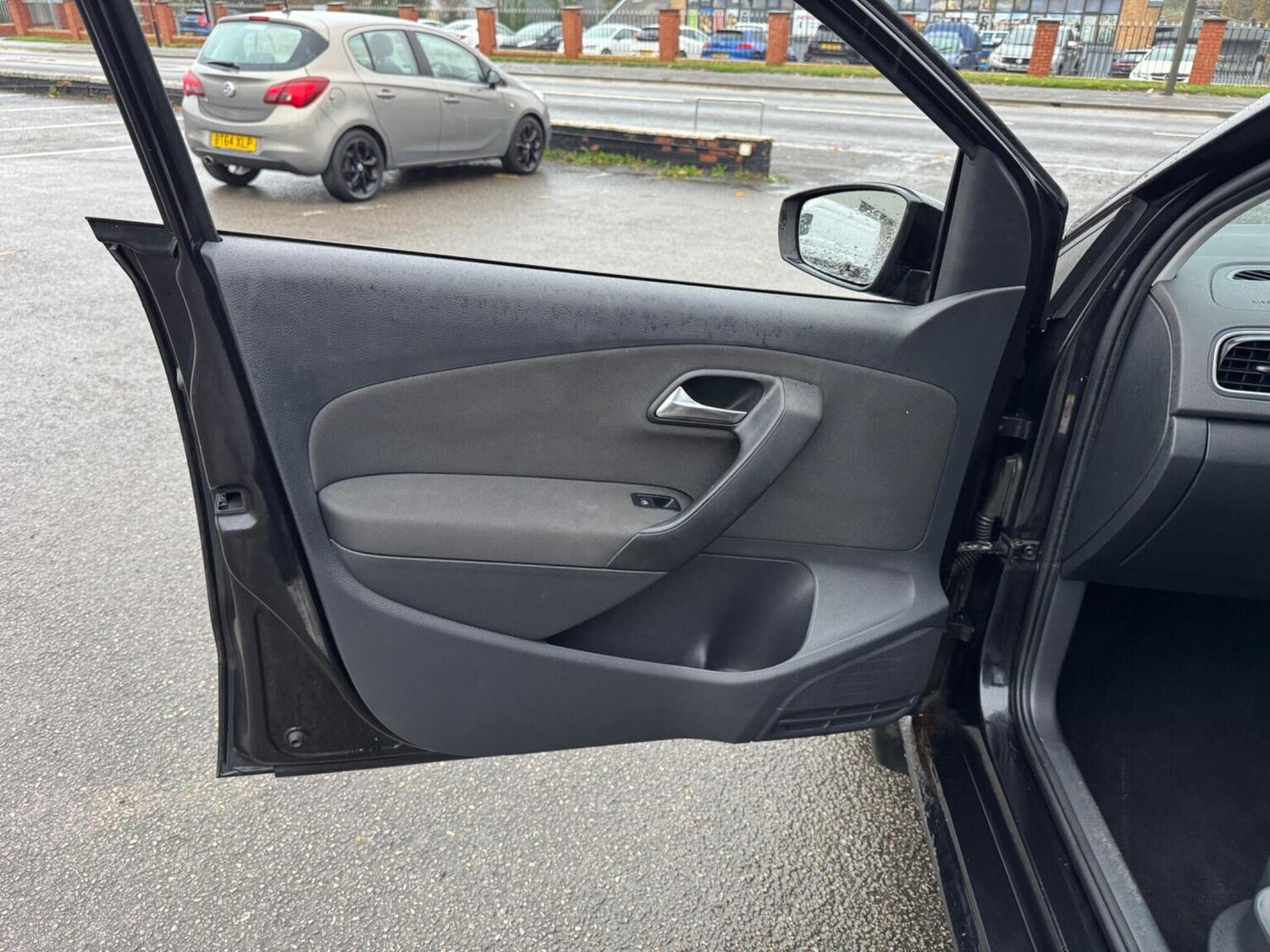 Used Volkswagen Polo 2011 for sale - 76576855: Photo 23