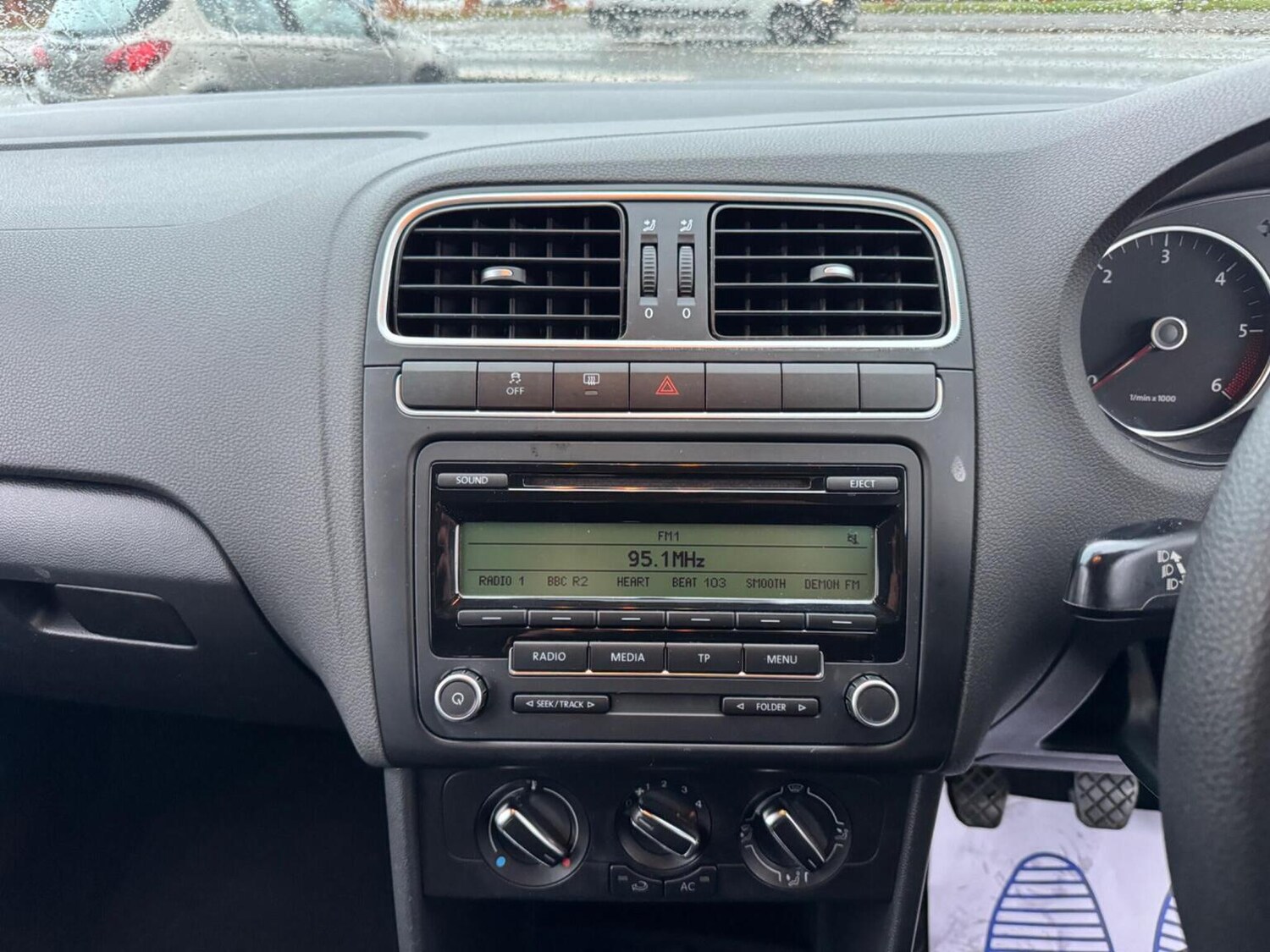 Used Volkswagen Polo 2011 for sale - 76576855: Photo 28