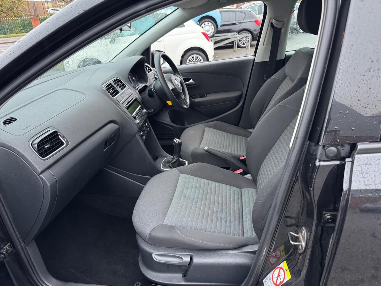 Used Volkswagen Polo 2011 for sale - 76576855: Photo 35