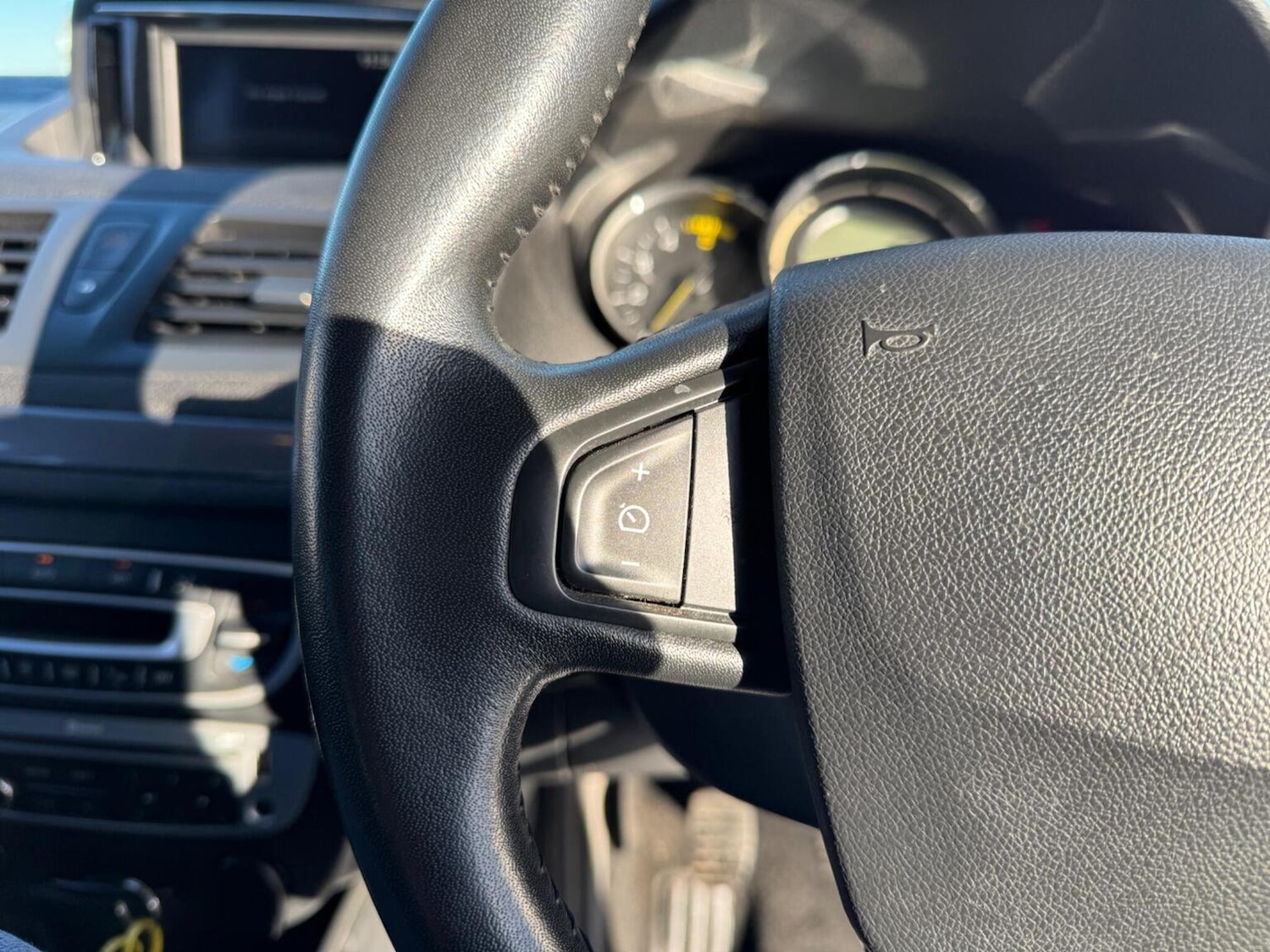 Used Renault Megane 2014 for sale - 76662691: Photo 37