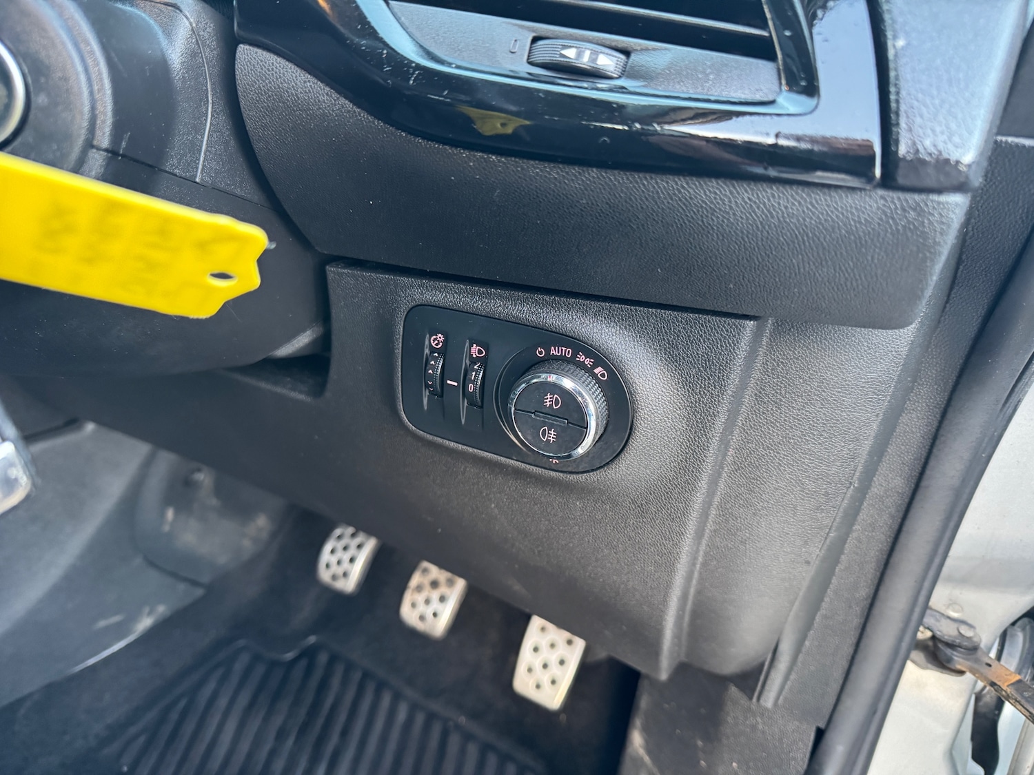 Used Vauxhall Corsa 2015 for sale - 77107900: Photo 30