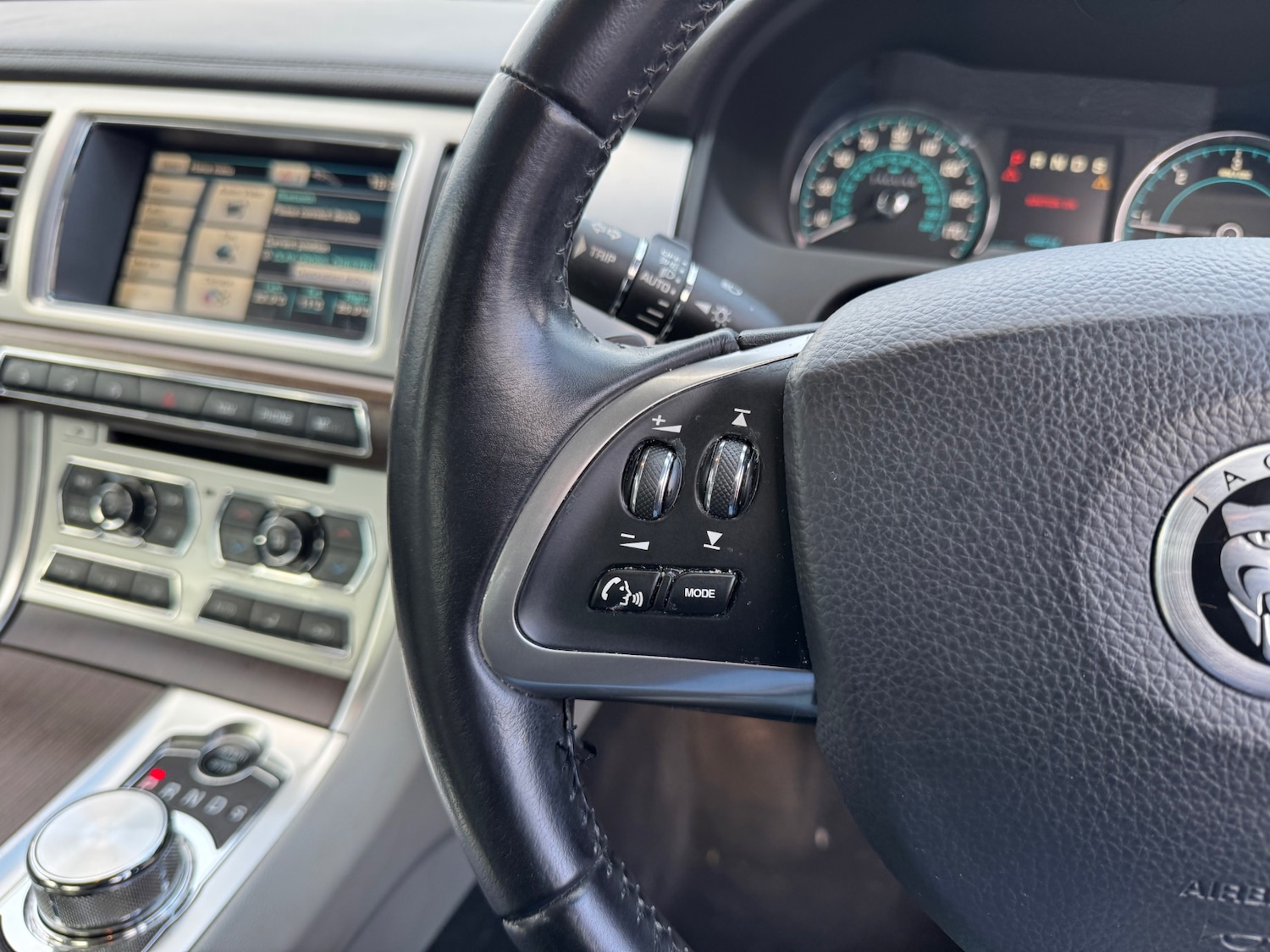 Used Jaguar XF 2012 for sale - 77804613: Photo 14