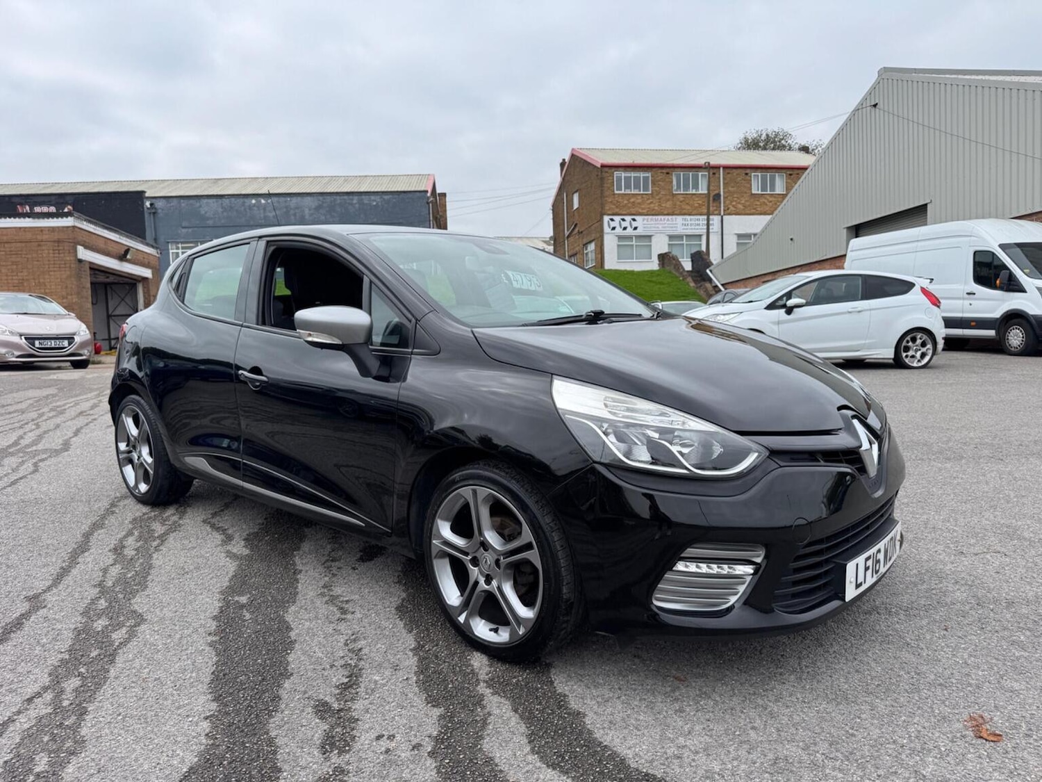 Used Renault Clio 2016 for sale - 76751729: Photo 2