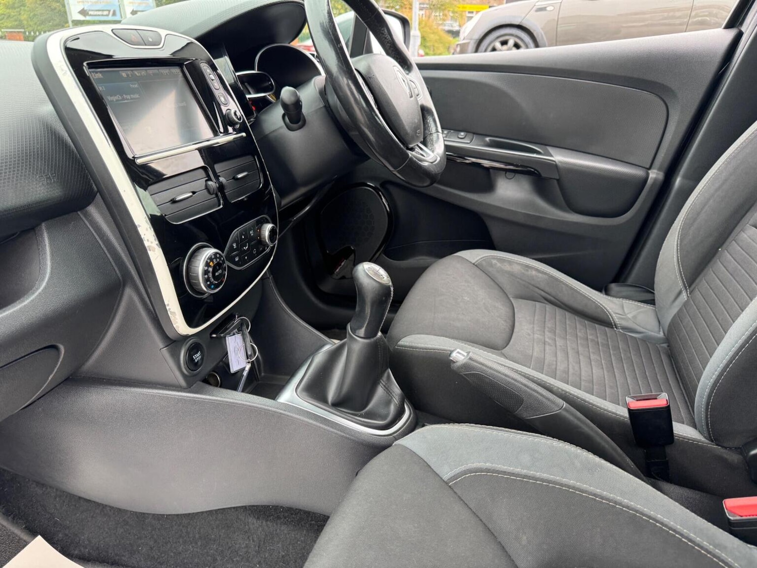 Used Renault Clio 2016 for sale - 76751729: Photo 40