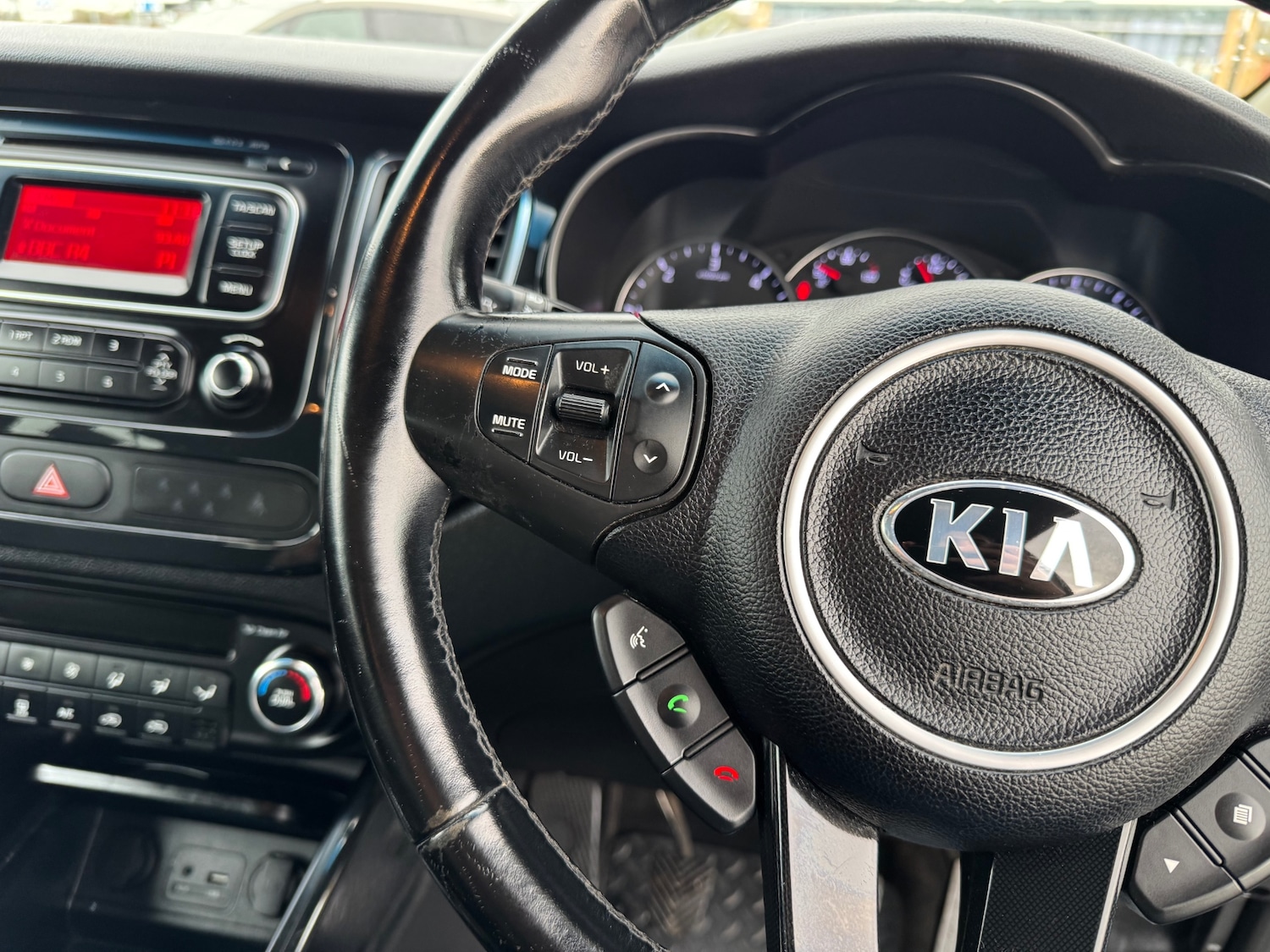 Used Kia Carens 2015 for sale - 77701227: Photo 17