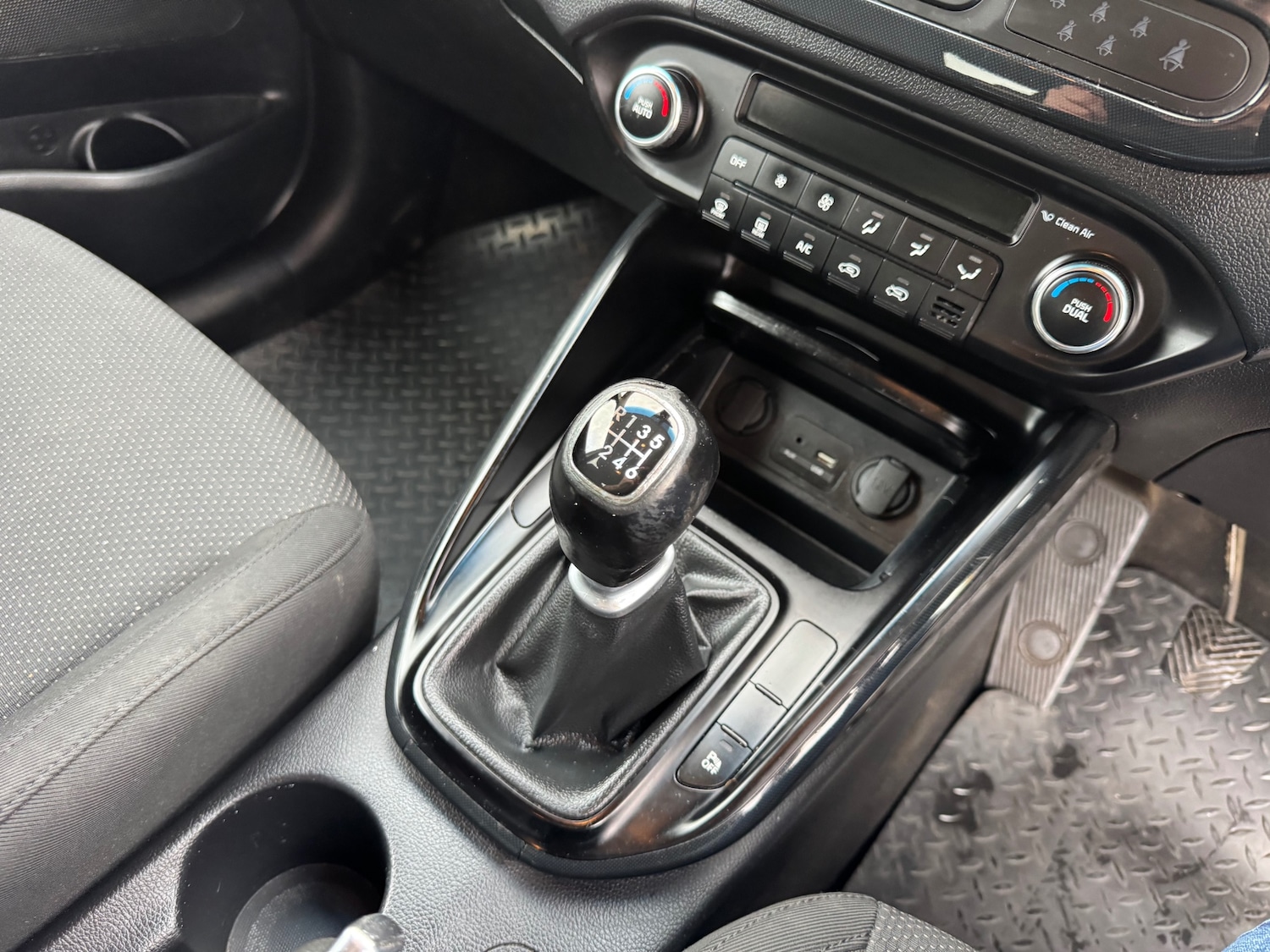 Used Kia Carens 2015 for sale - 77701227: Photo 19