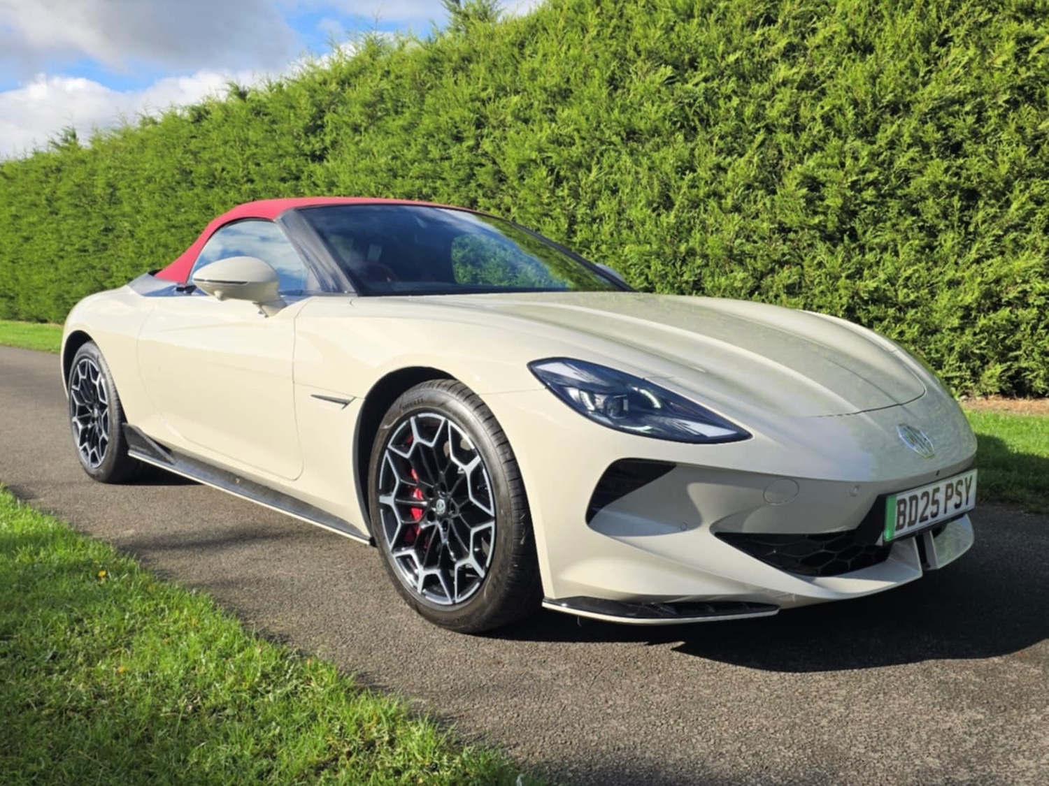 Used MG Cyberster 2025 for sale - 76299516: Photo 1