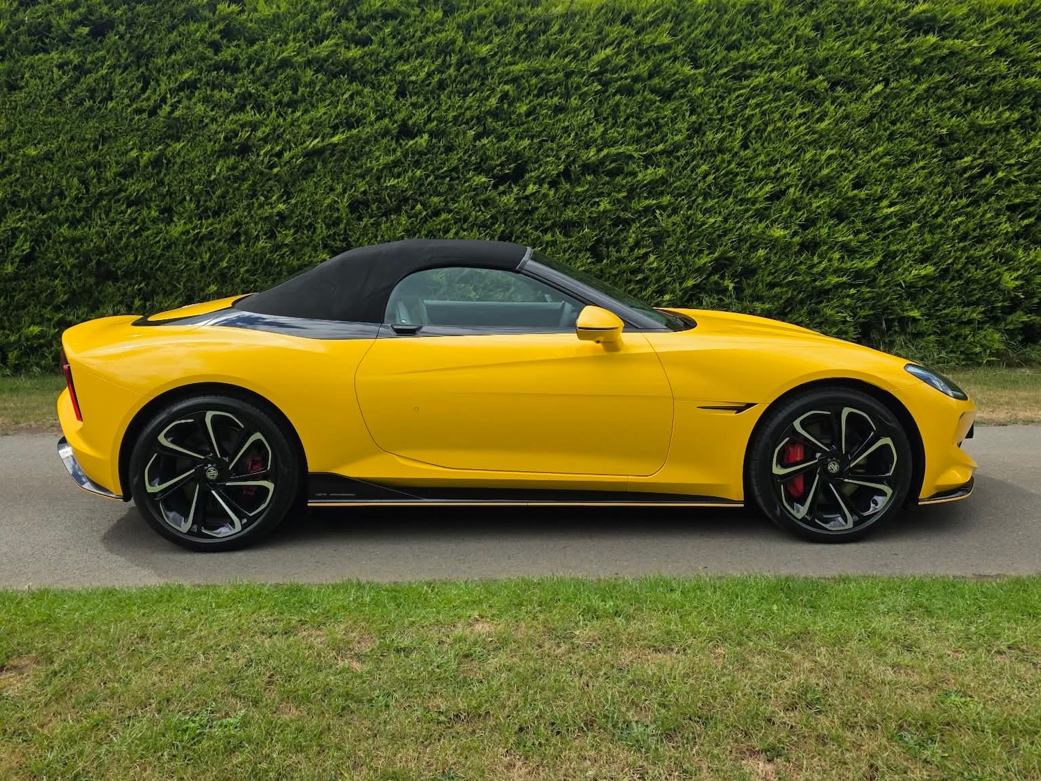 Mg Cyberster 375kW GT Dual Motor 77 kWh 2dr AWD Auto