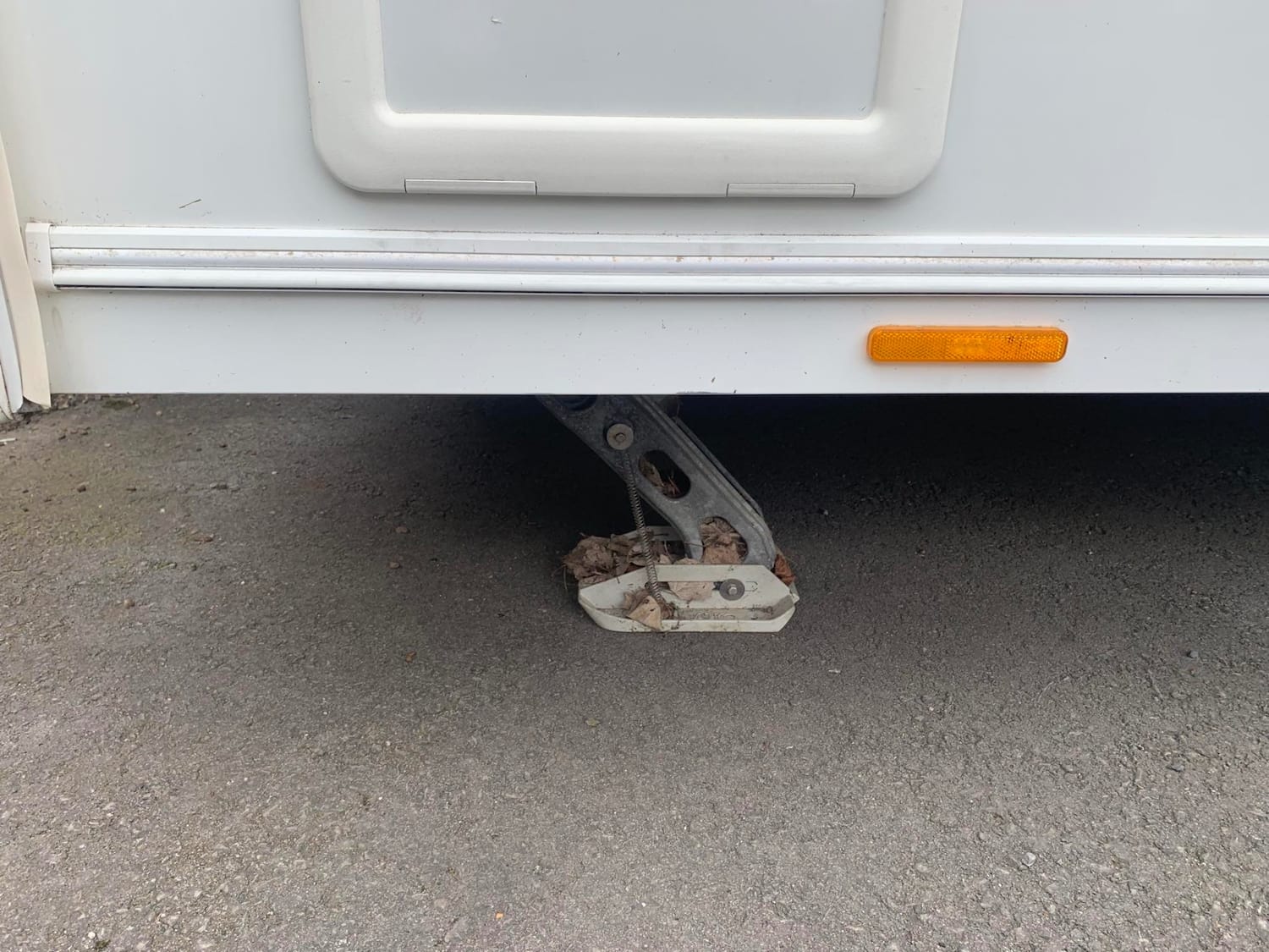 Lunar Alaria ti 4 Berth Twin Axle