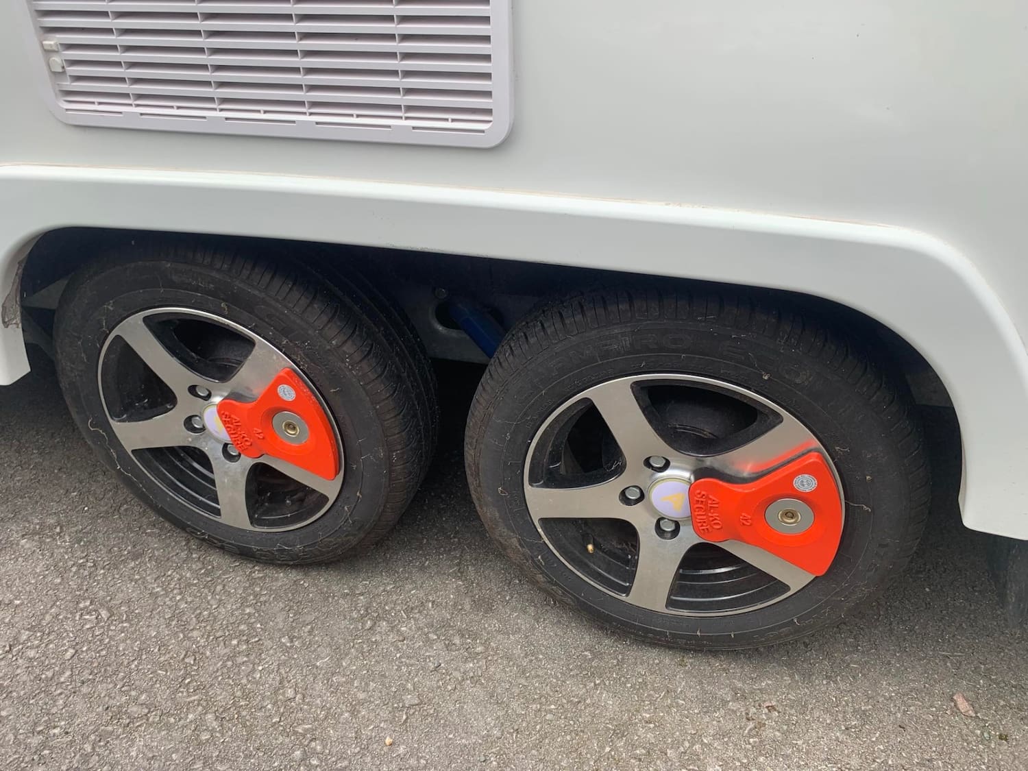 Lunar Alaria ti 4 Berth Twin Axle