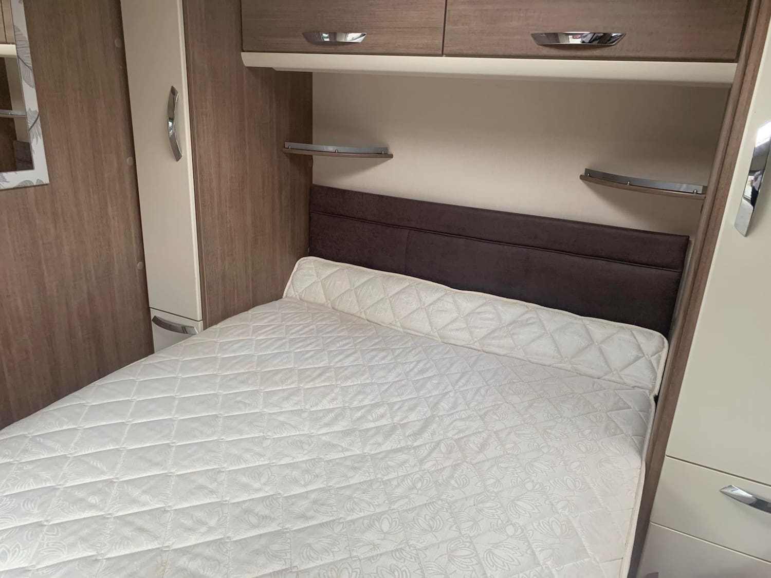 Lunar Alaria ti 4 Berth Twin Axle