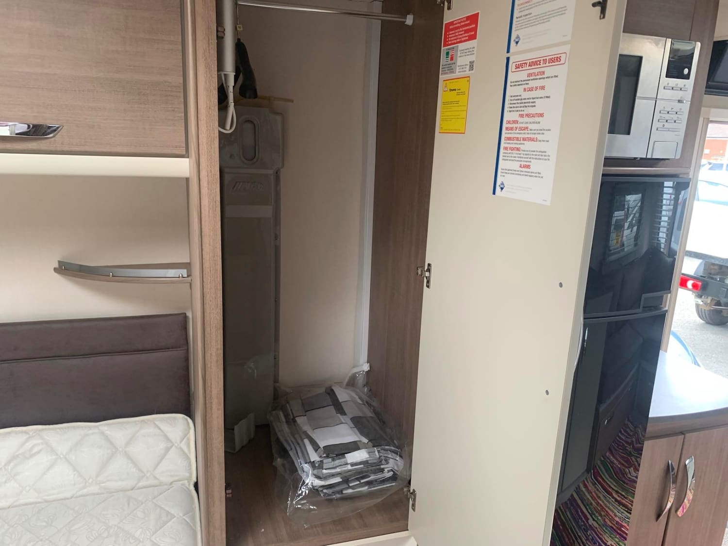 Lunar Alaria ti 4 Berth Twin Axle