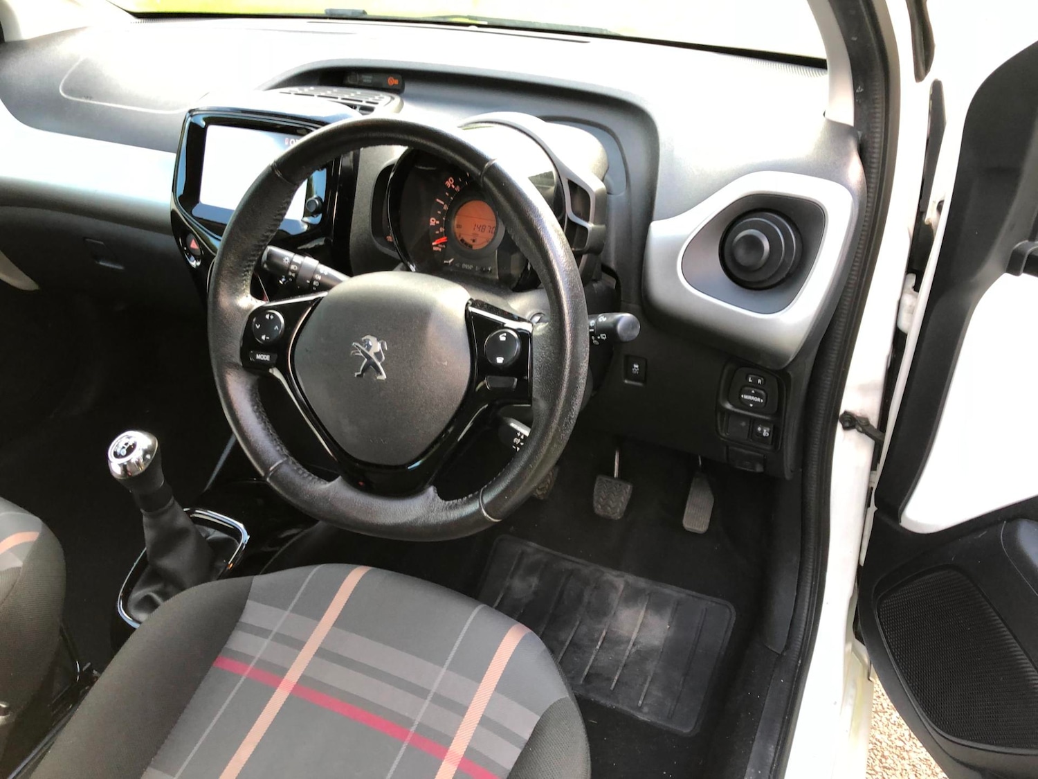 Used Peugeot 108 2015 for sale - 57869194: Photo 13