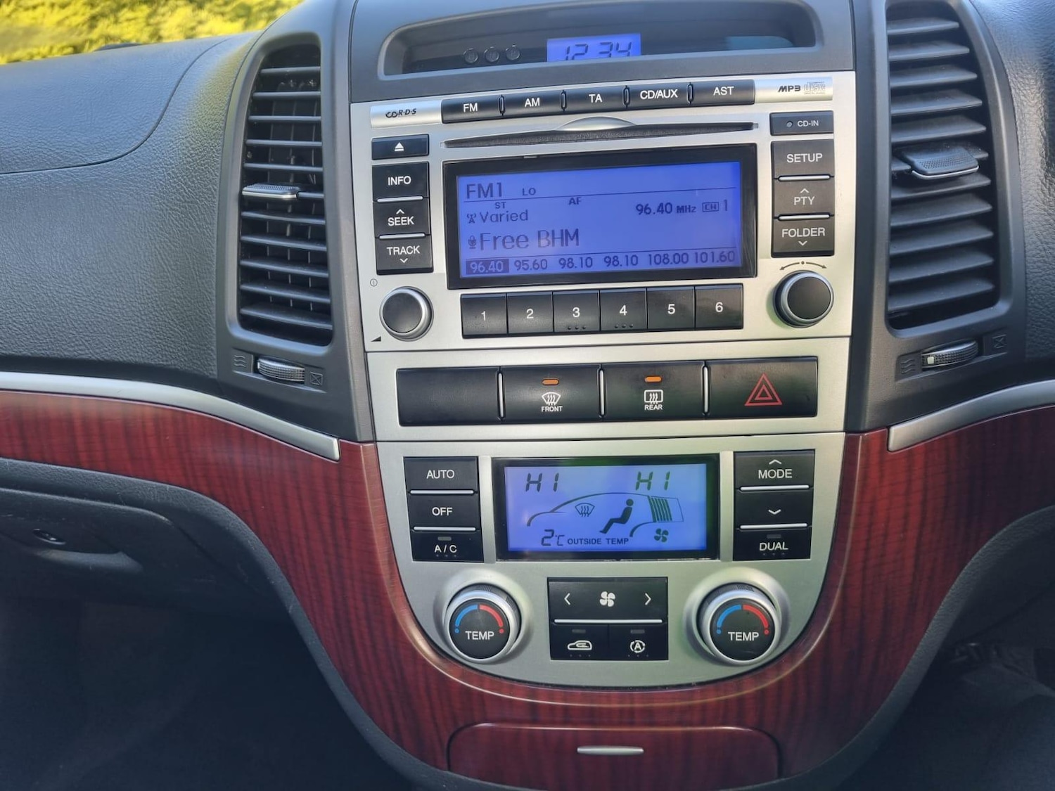 Used Hyundai Santa Fe 2010 for sale - 69359982: Photo 17