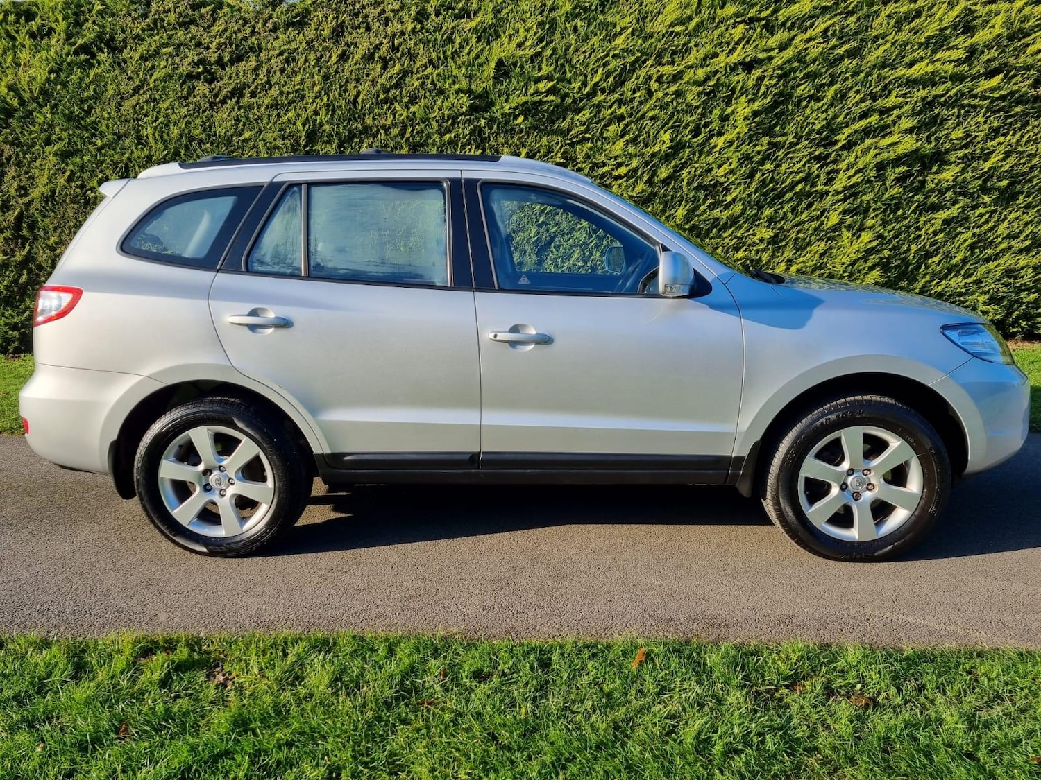 Used Hyundai Santa Fe 2010 for sale - 69359982: Photo 5