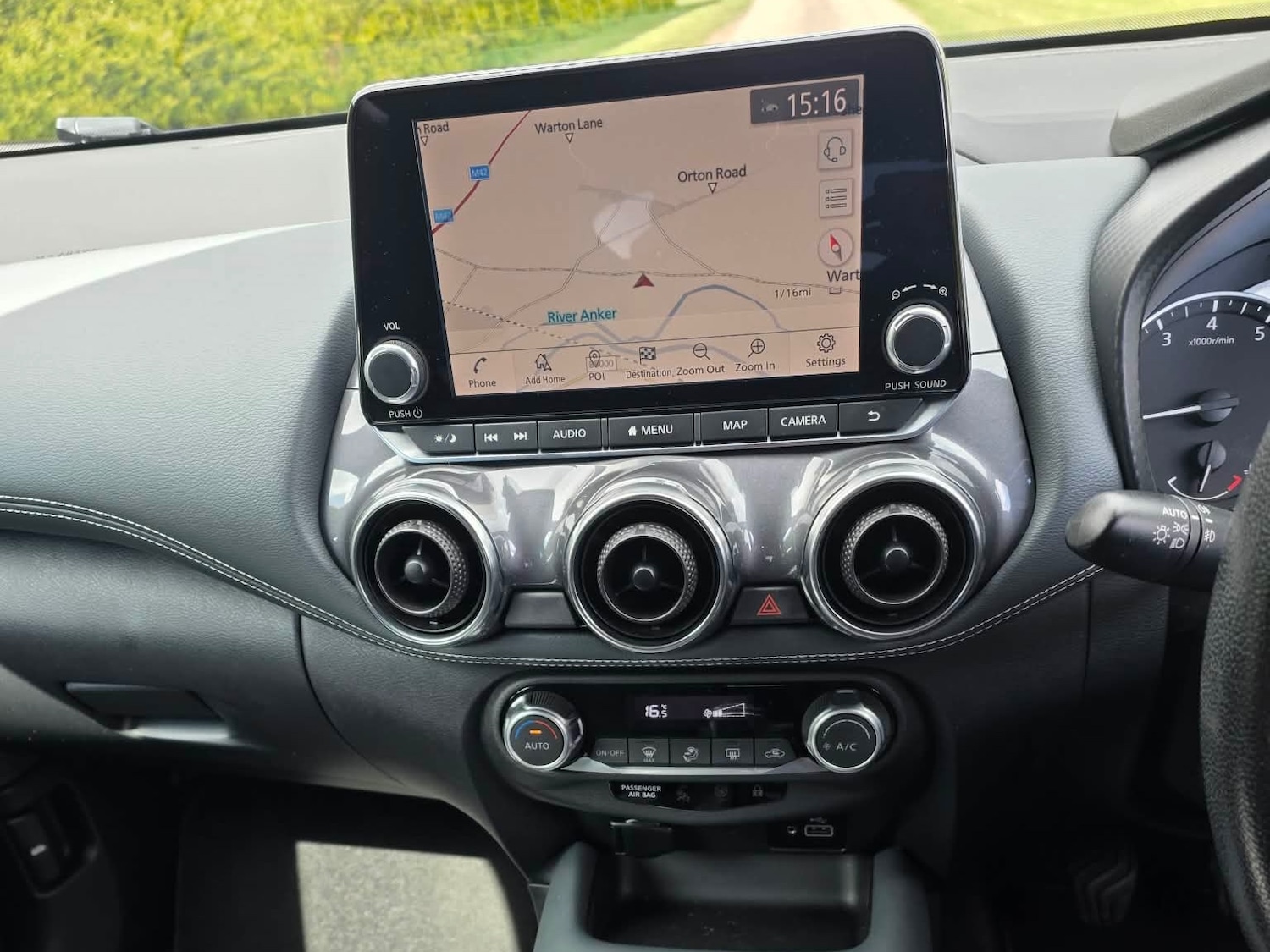 Nissan Juke 1.0 DiG-T N-Connecta 5dr