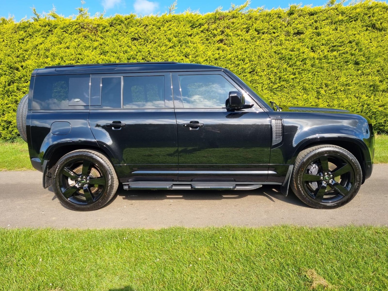 Used Land Rover Defender 2023 for sale - 67383294: Photo 5