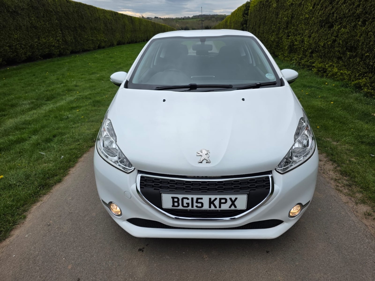 Used Peugeot 208 2015 for sale - 78180126: Photo 2