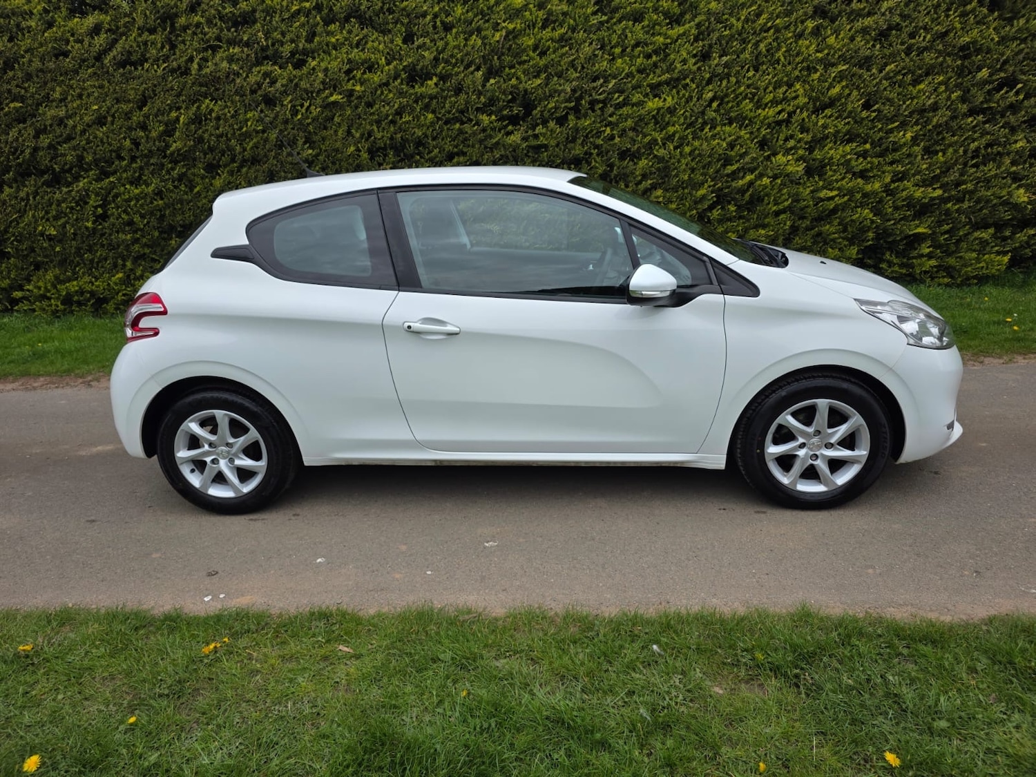 Used Peugeot 208 2015 for sale - 78180126: Photo 5