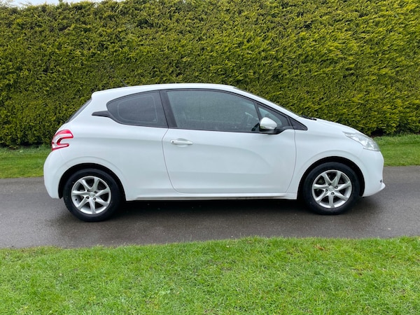 Used Peugeot 208 2013 for sale - 66721649: Photo 10