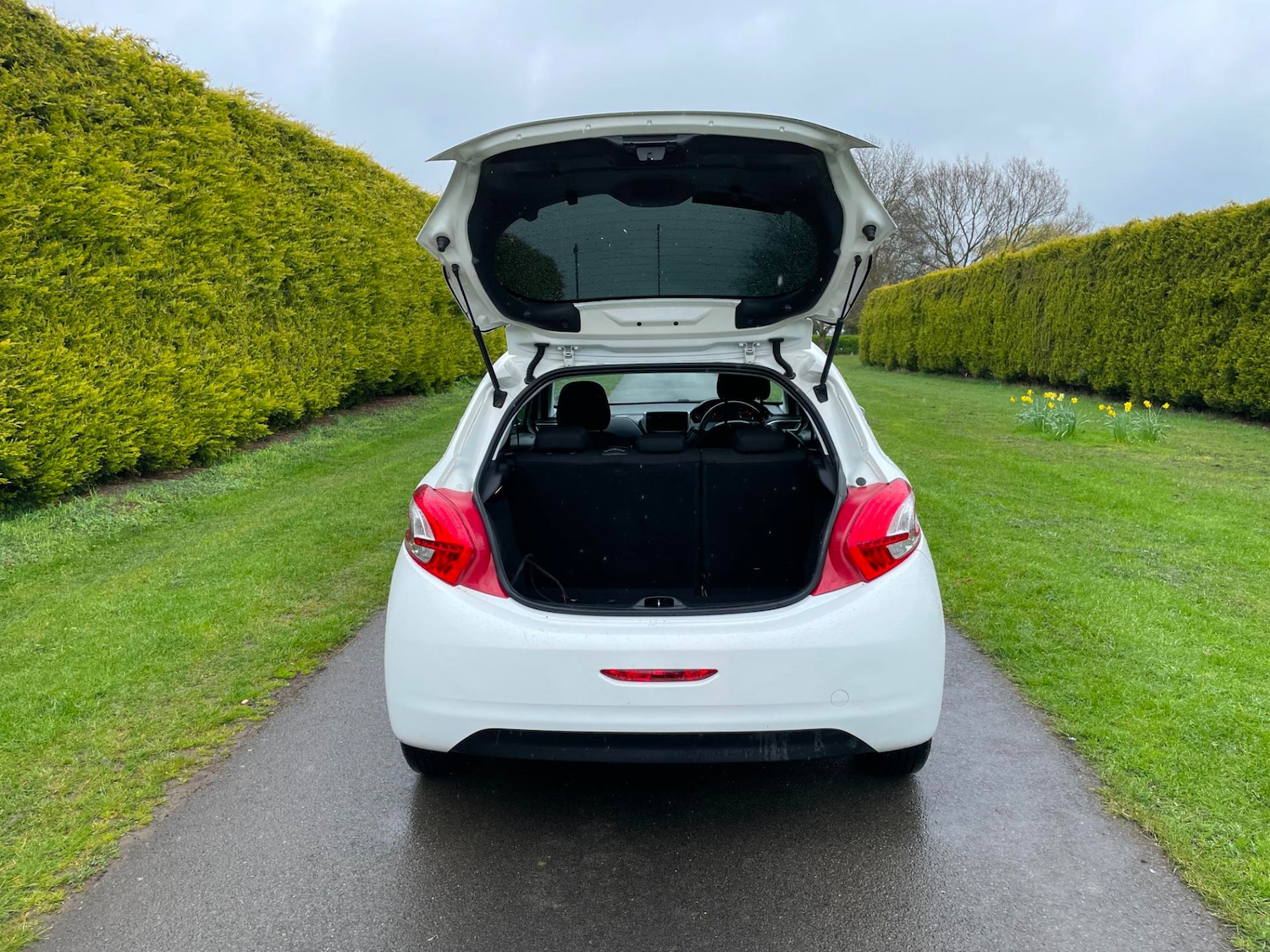 Used Peugeot 208 2013 for sale - 66721649: Photo 12