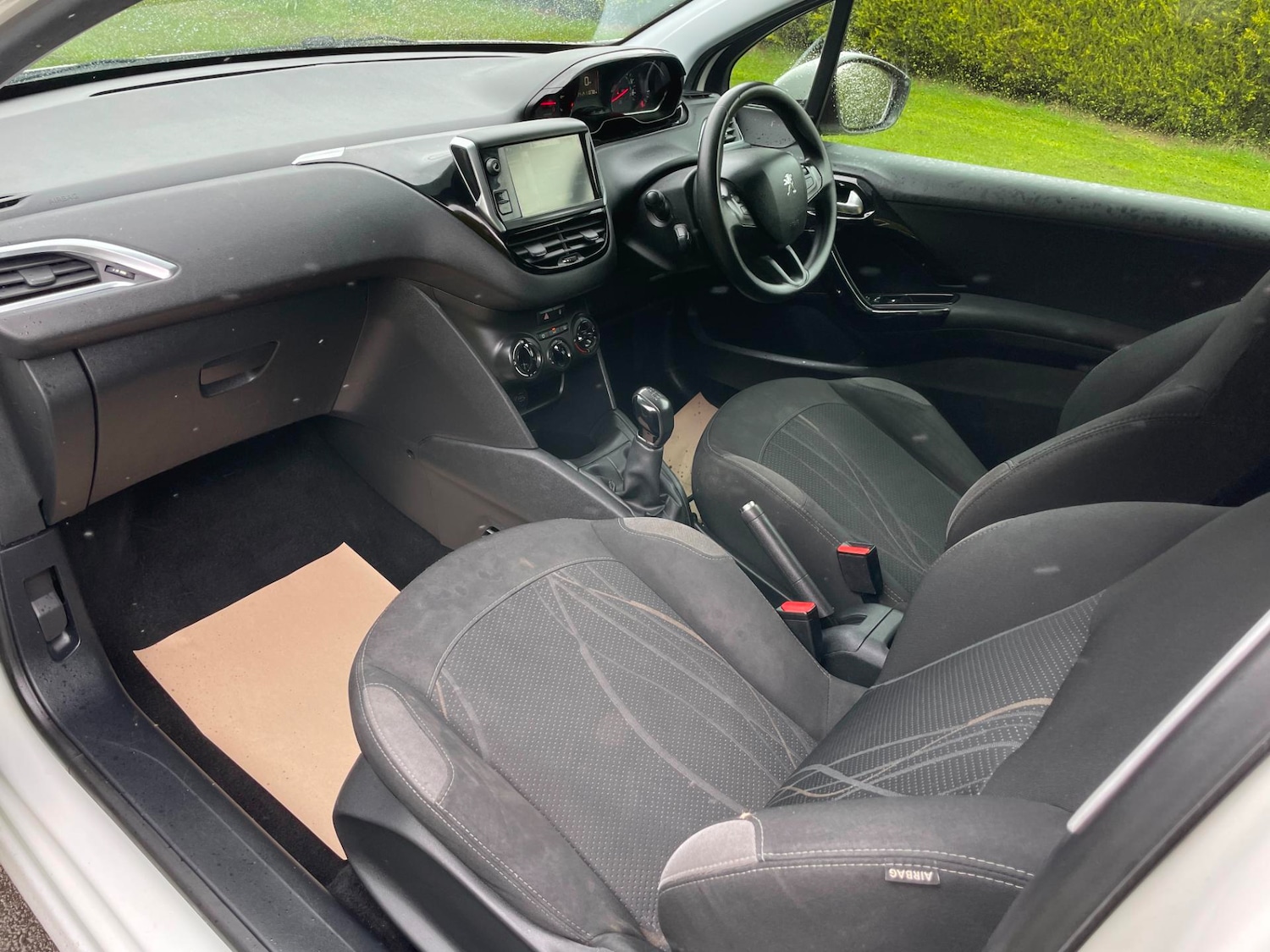 Used Peugeot 208 2013 for sale - 66721649: Photo 15