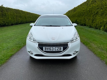Used Peugeot 208 2013 for sale - 66721649: Photo 2