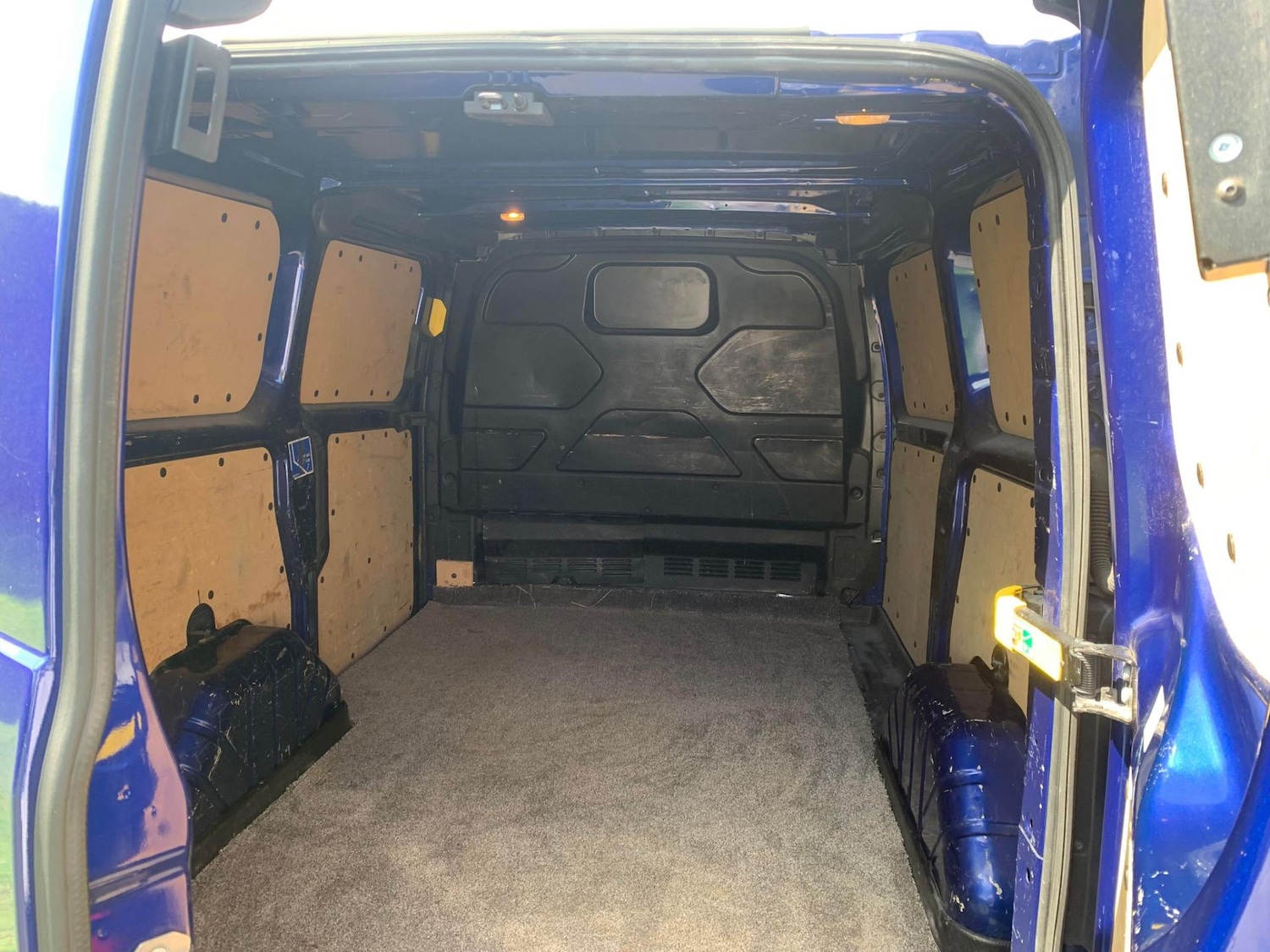 Used Ford Transit Custom 2017 for sale - 67735290: Photo 9