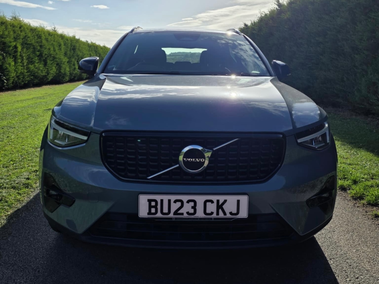 Used Volvo XC40 2023 for sale - 76183104: Photo 2