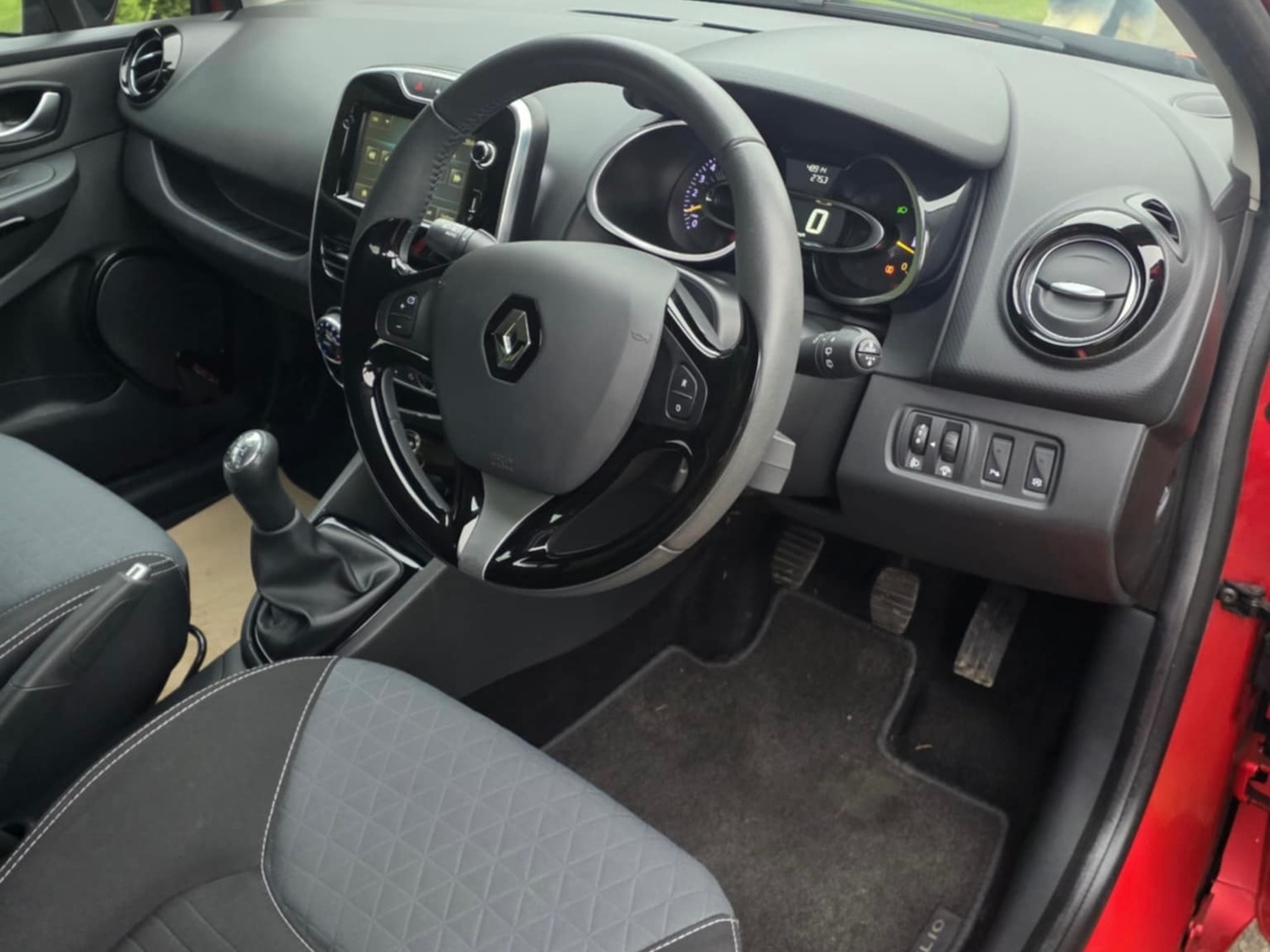 Used Renault Clio 2015 for sale - 77033141: Photo 12