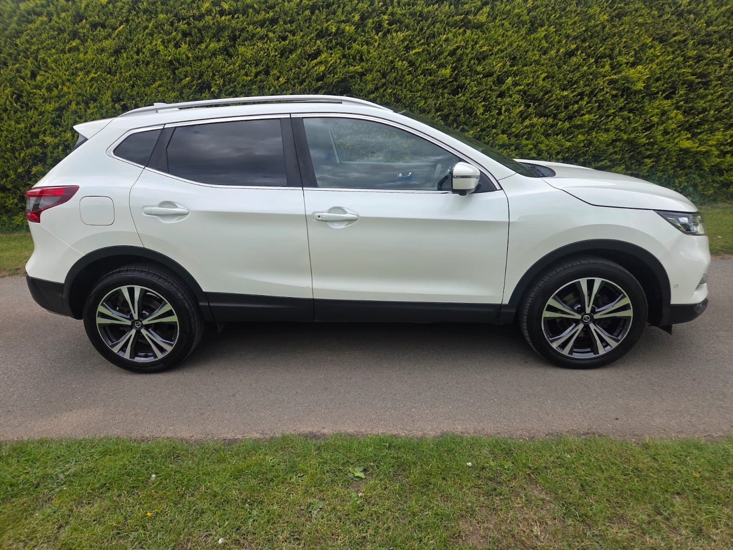 Nissan Qashqai 1.3 DiG-T N-Connecta 5dr