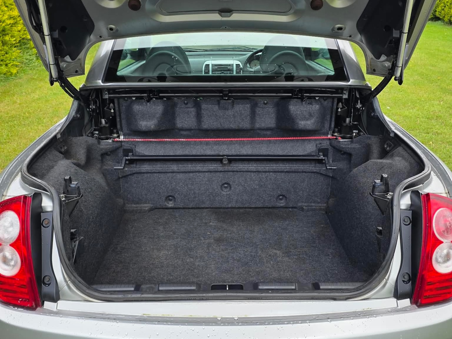 Nissan Micra 1.6 Essenza 2dr