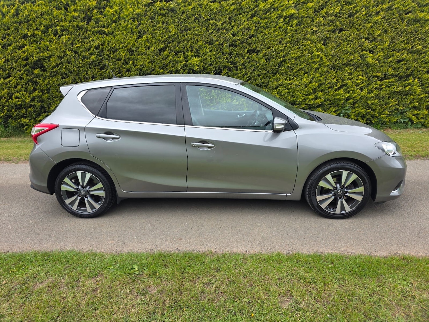 Nissan Pulsar 1.2 DiG-T Tekna 5dr Xtronic