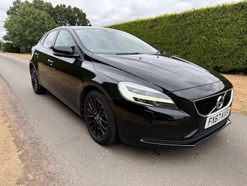 Used Volvo V40 2017 for sale - 79330168: Photo