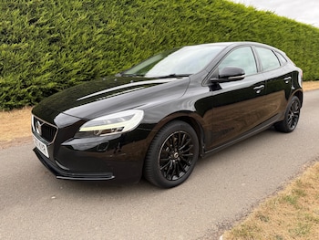Used Volvo V40 2017 for sale - 79330168: Photo