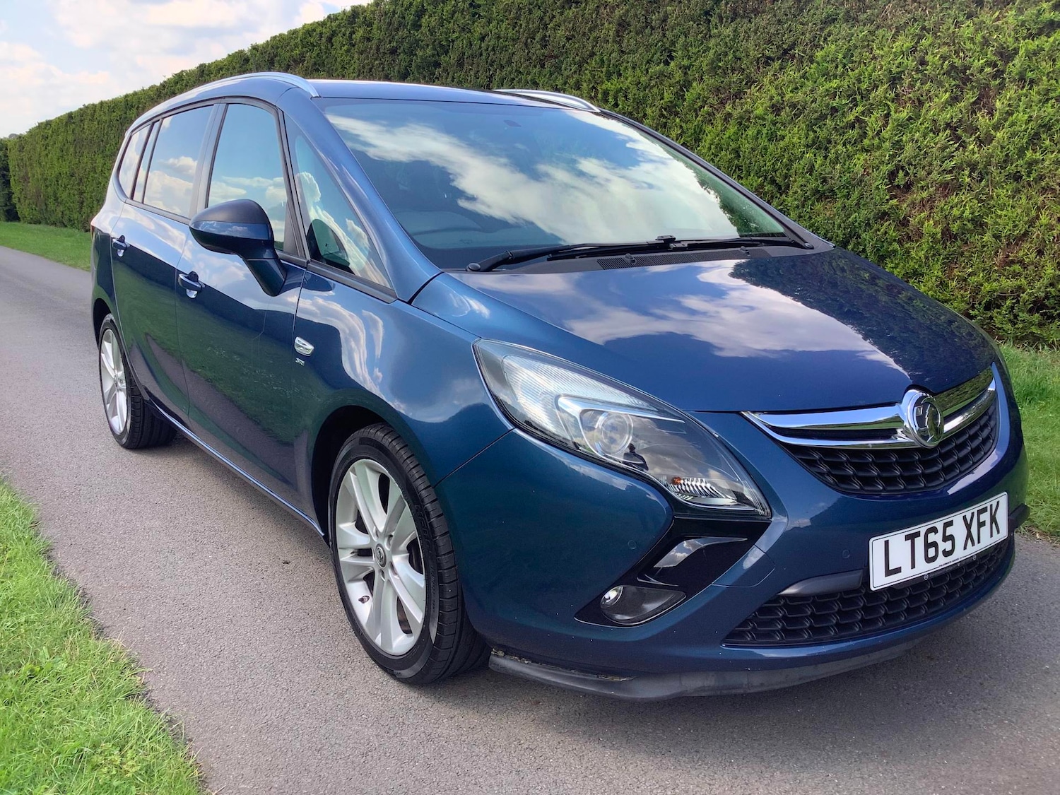Used Vauxhall Zafira 2015 for sale - 57390972: Photo 1