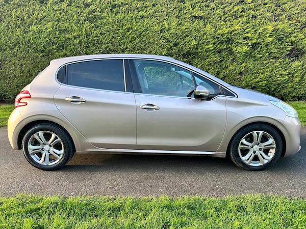 Used Peugeot 208 2012 for sale - 64999924: Photo 11