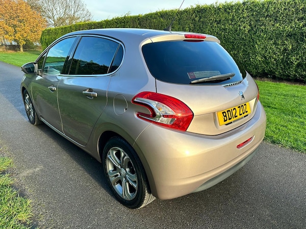 Used Peugeot 208 2012 for sale - 64999924: Photo 6