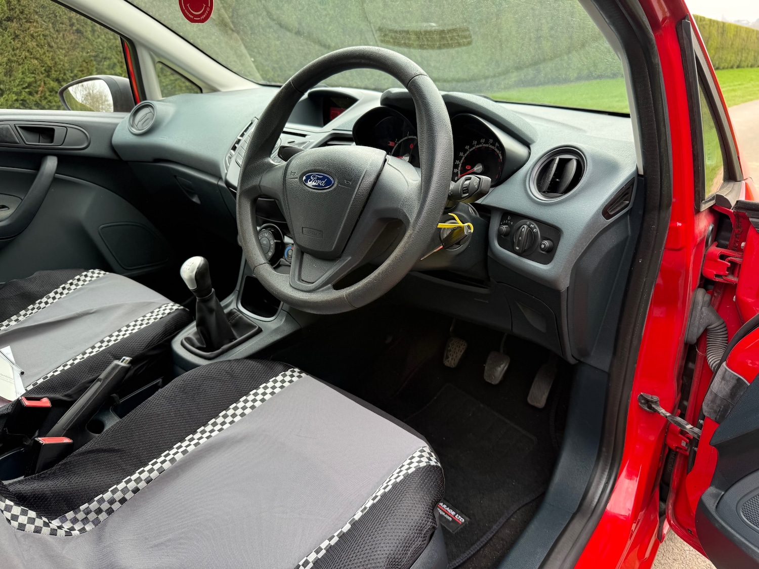 Used Ford Fiesta 2010 for sale - 77984930: Photo 10