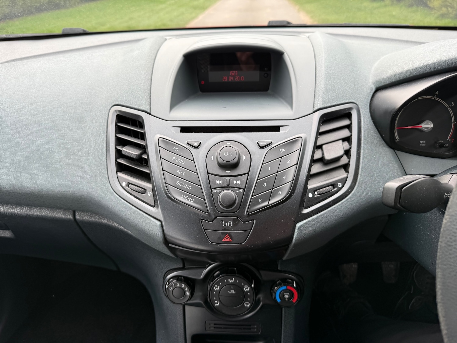 Used Ford Fiesta 2010 for sale - 77984930: Photo 14