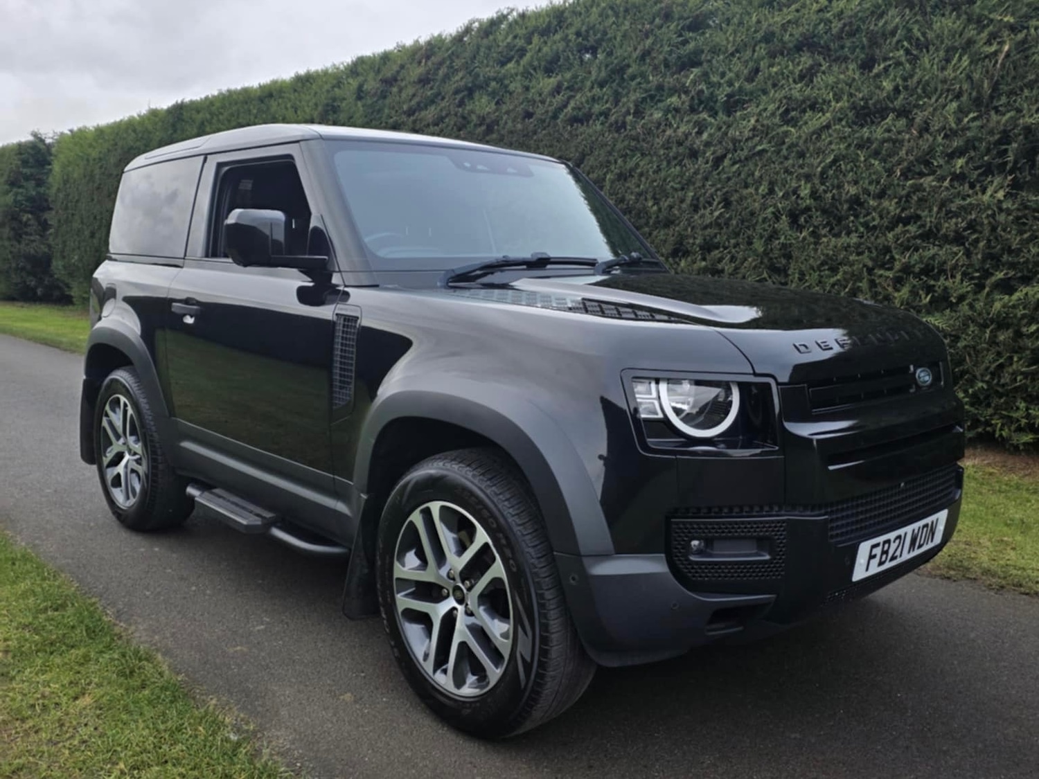 Used Land Rover Defender 2021 for sale - 76835197: Photo 1