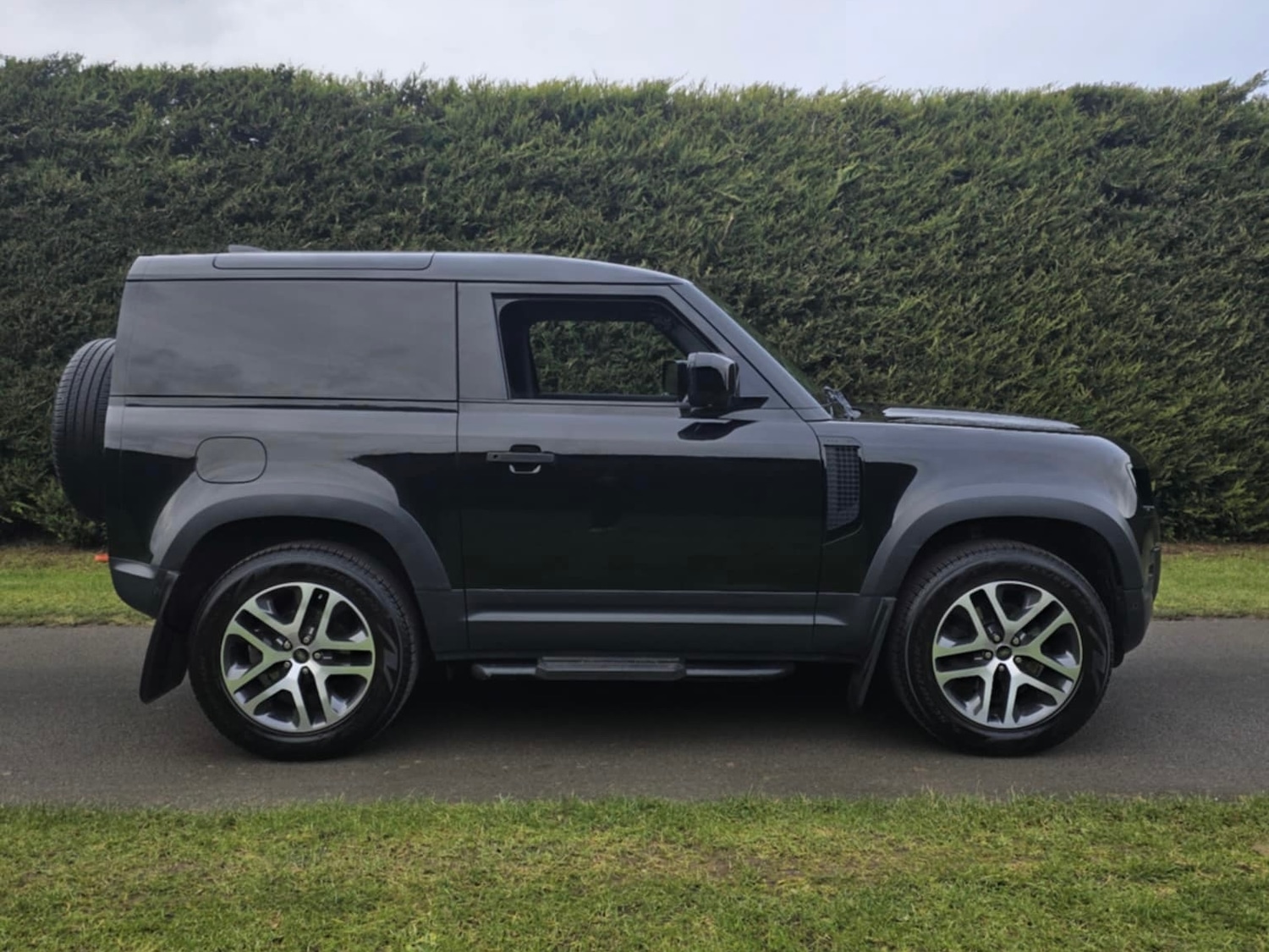 Used Land Rover Defender 2021 for sale - 76835197: Photo 5