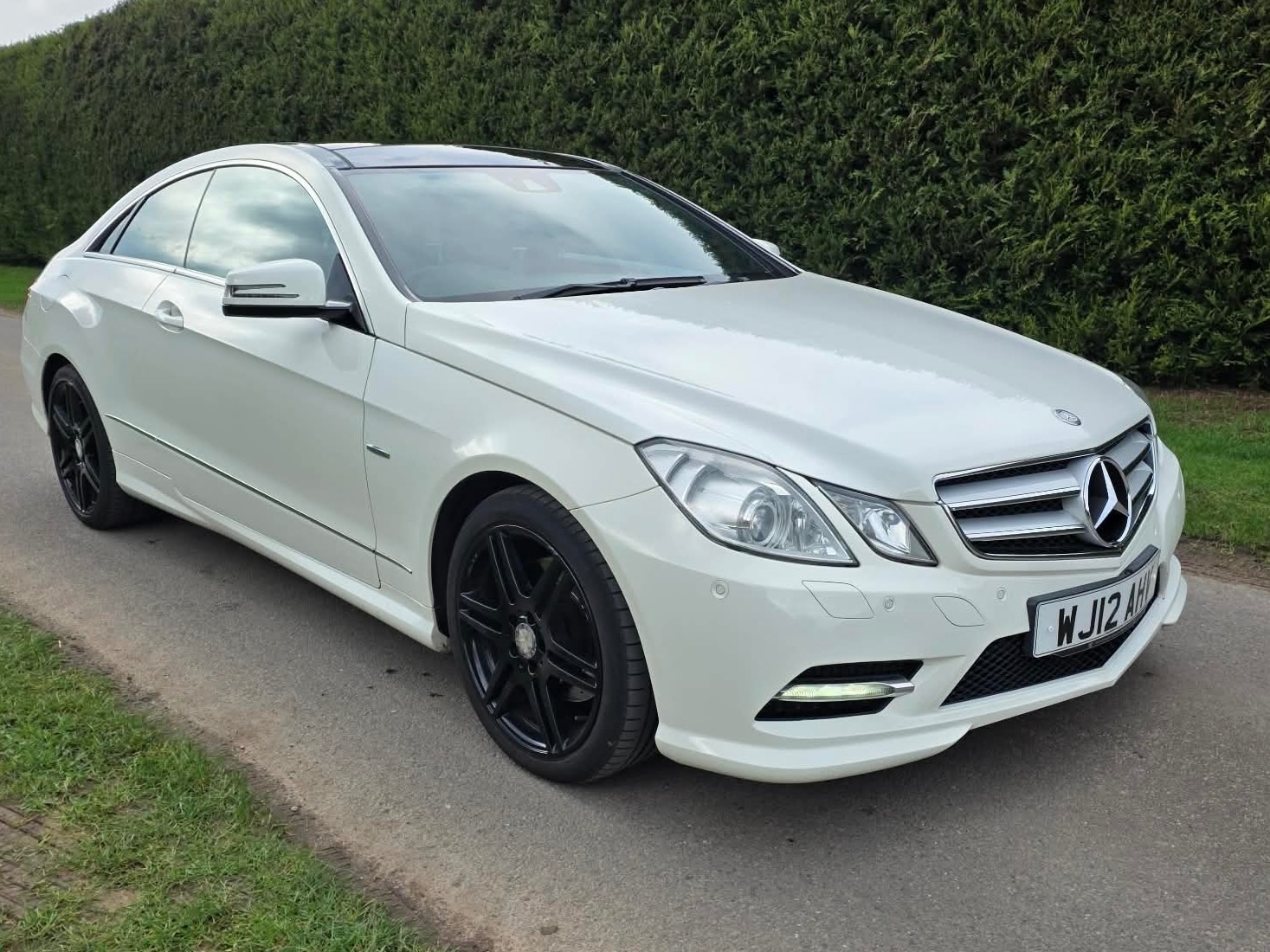 Used Mercedes-Benz E Class 2012 for sale - 77675616: Photo 1