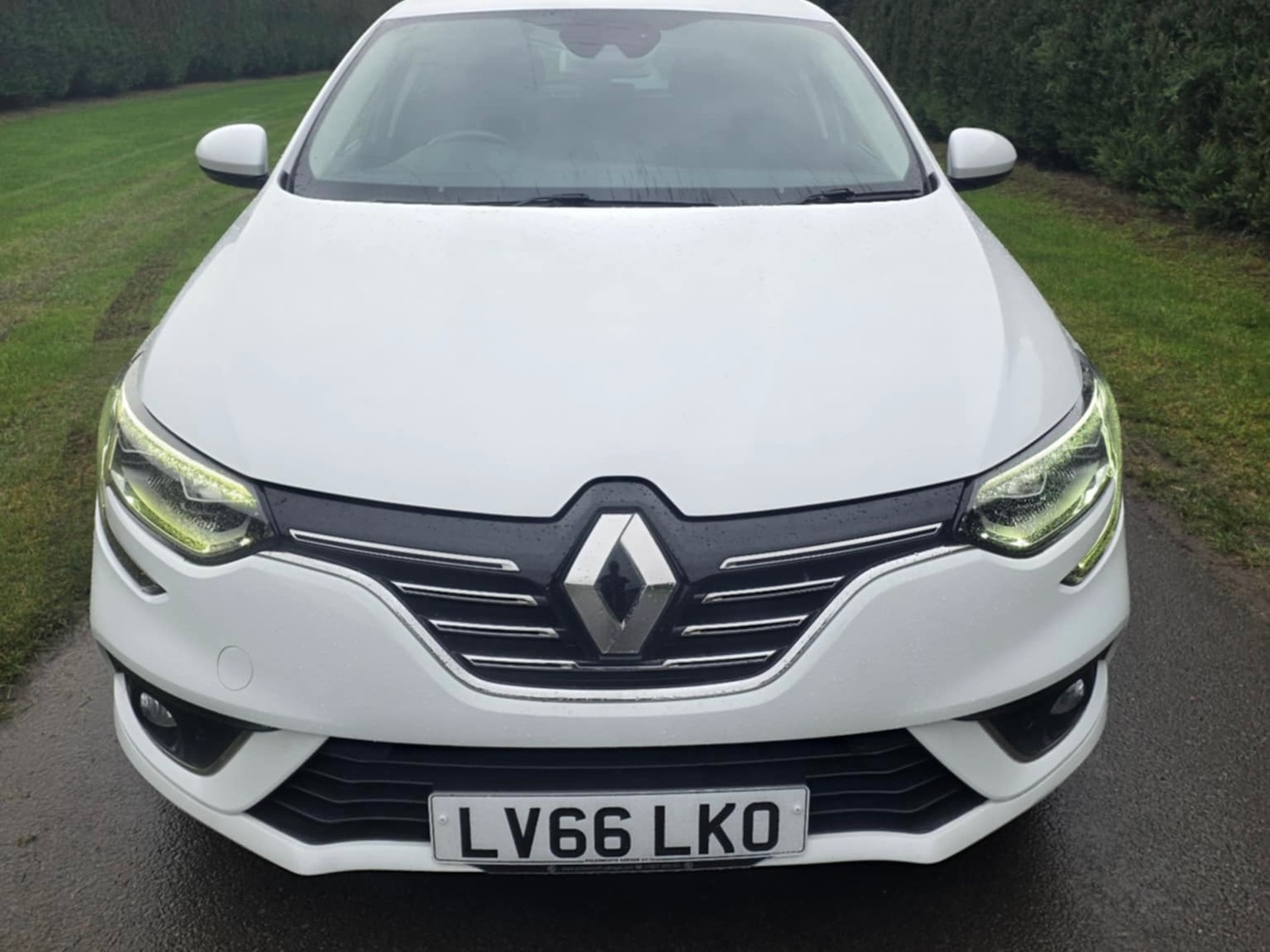 Used Renault Megane 2016 for sale - 76958802: Photo 2