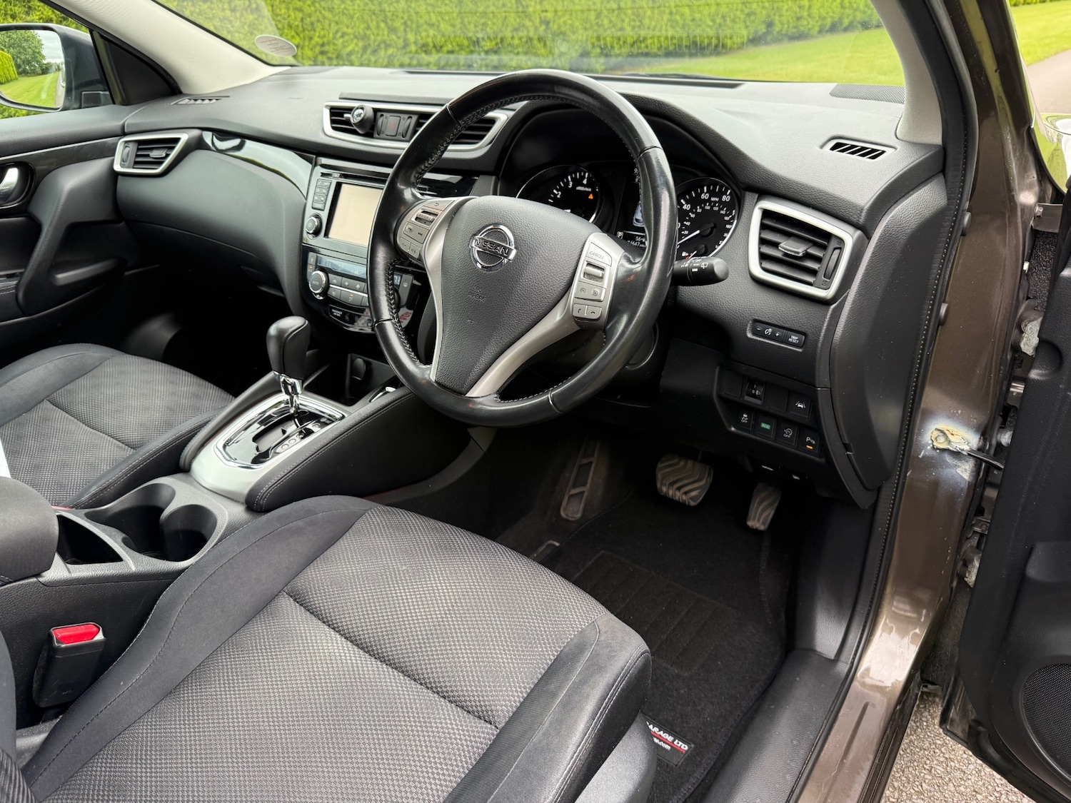 Nissan Qashqai 1.2 DiG-T N-Connecta 5dr Xtronic