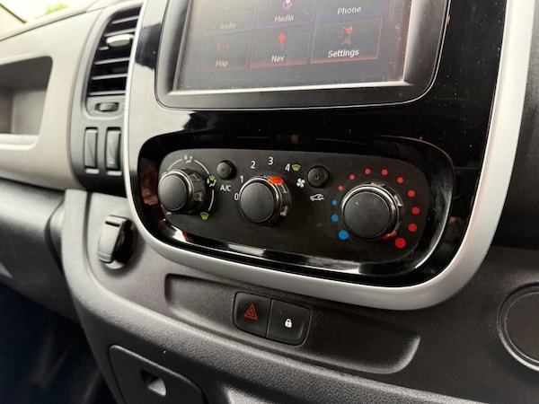 Used Renault Trafic 2017 for sale - 76306666: Photo 21