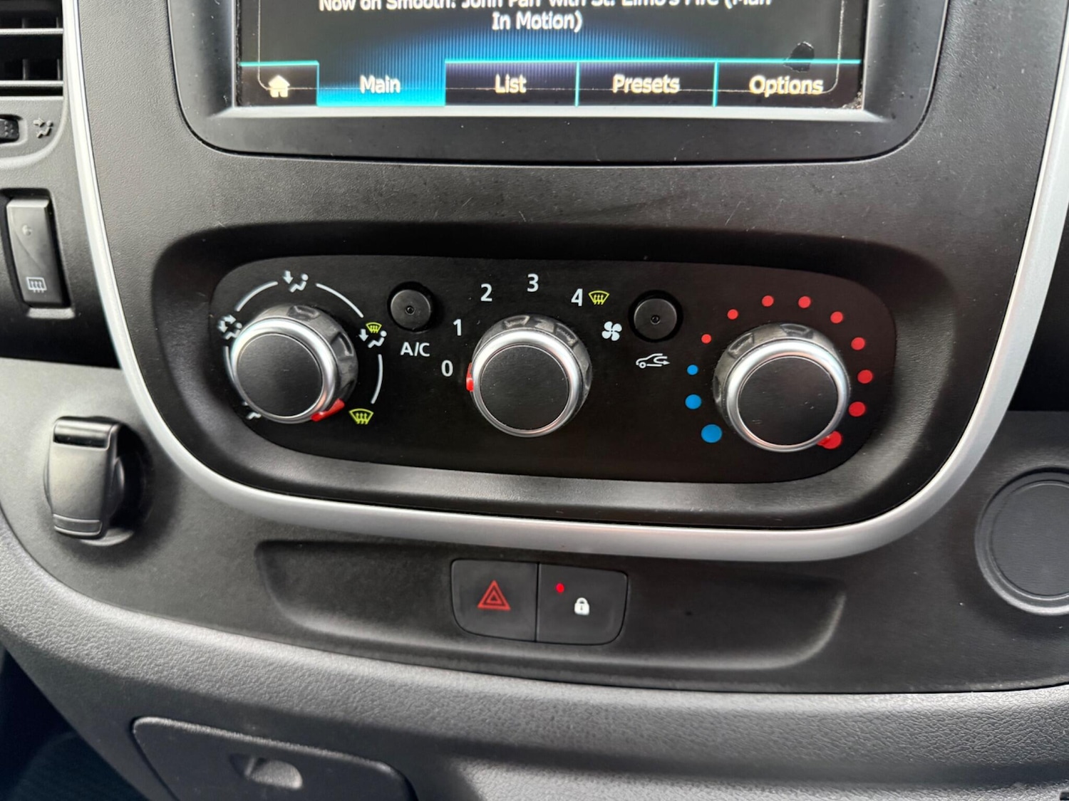 Used Renault Trafic 2021 for sale - 76953131: Photo 23